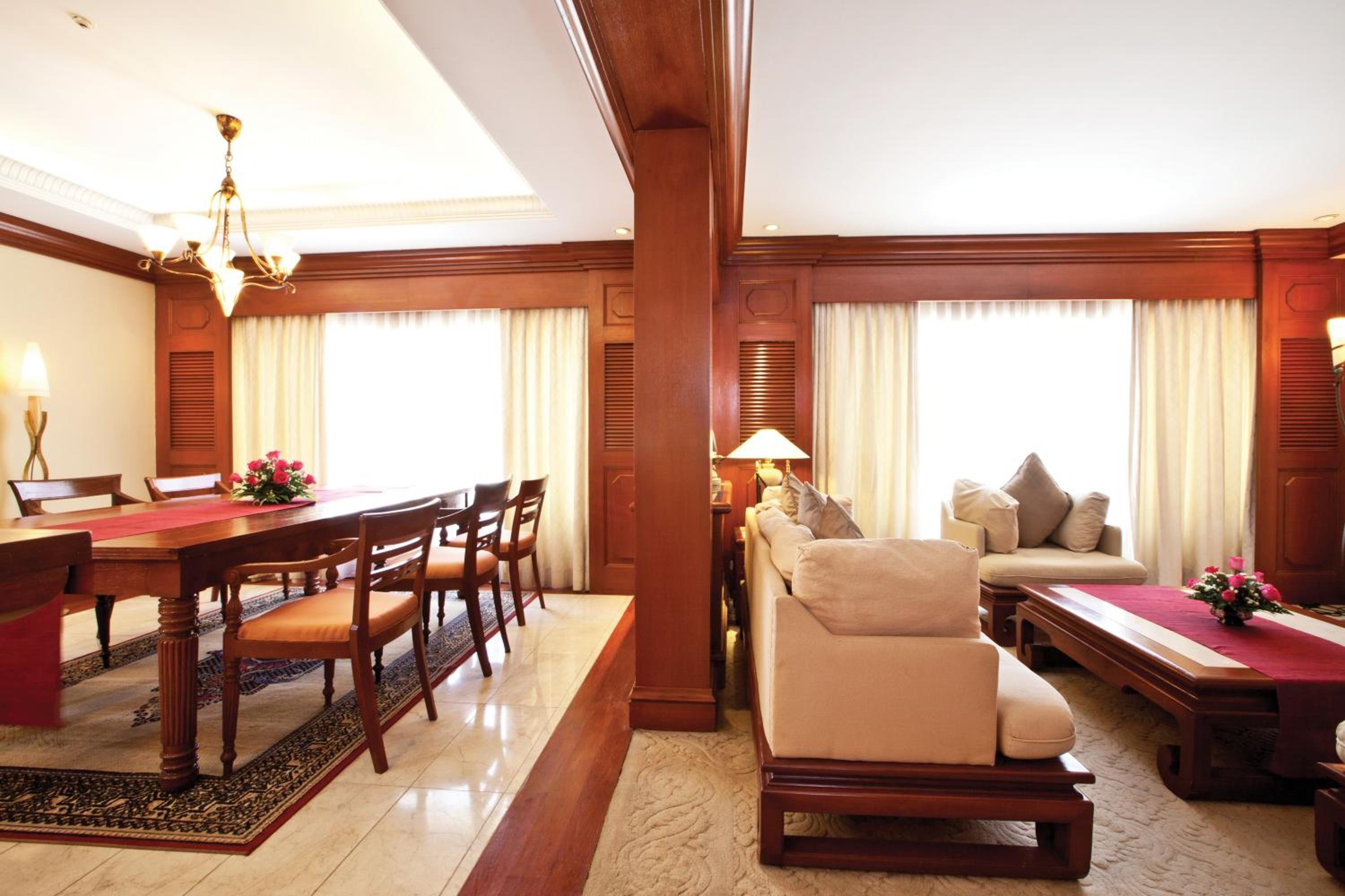 Executive Suite - Photo 12