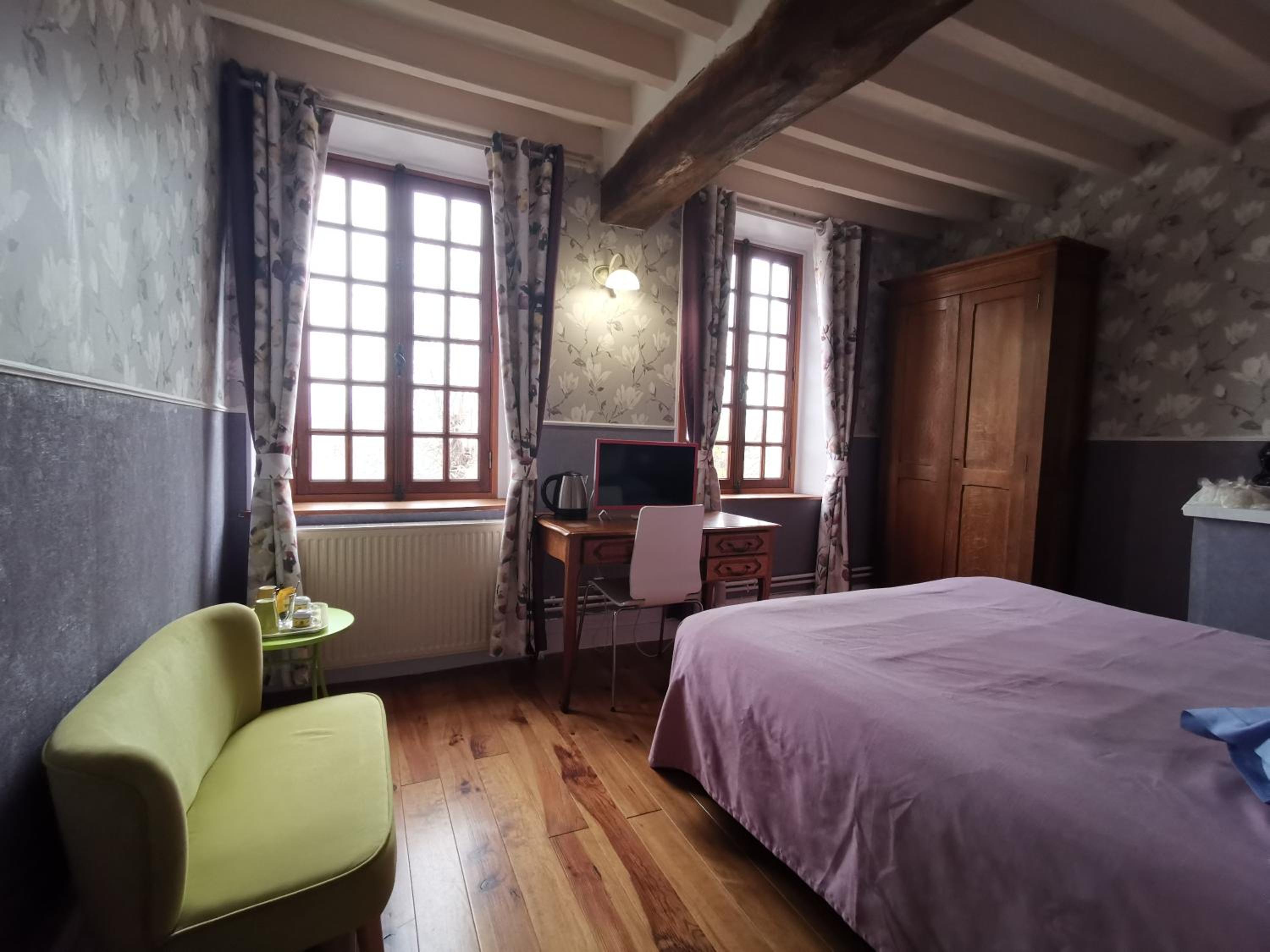 Budget Double Room With External Bathroom And Toilet - Photo 1