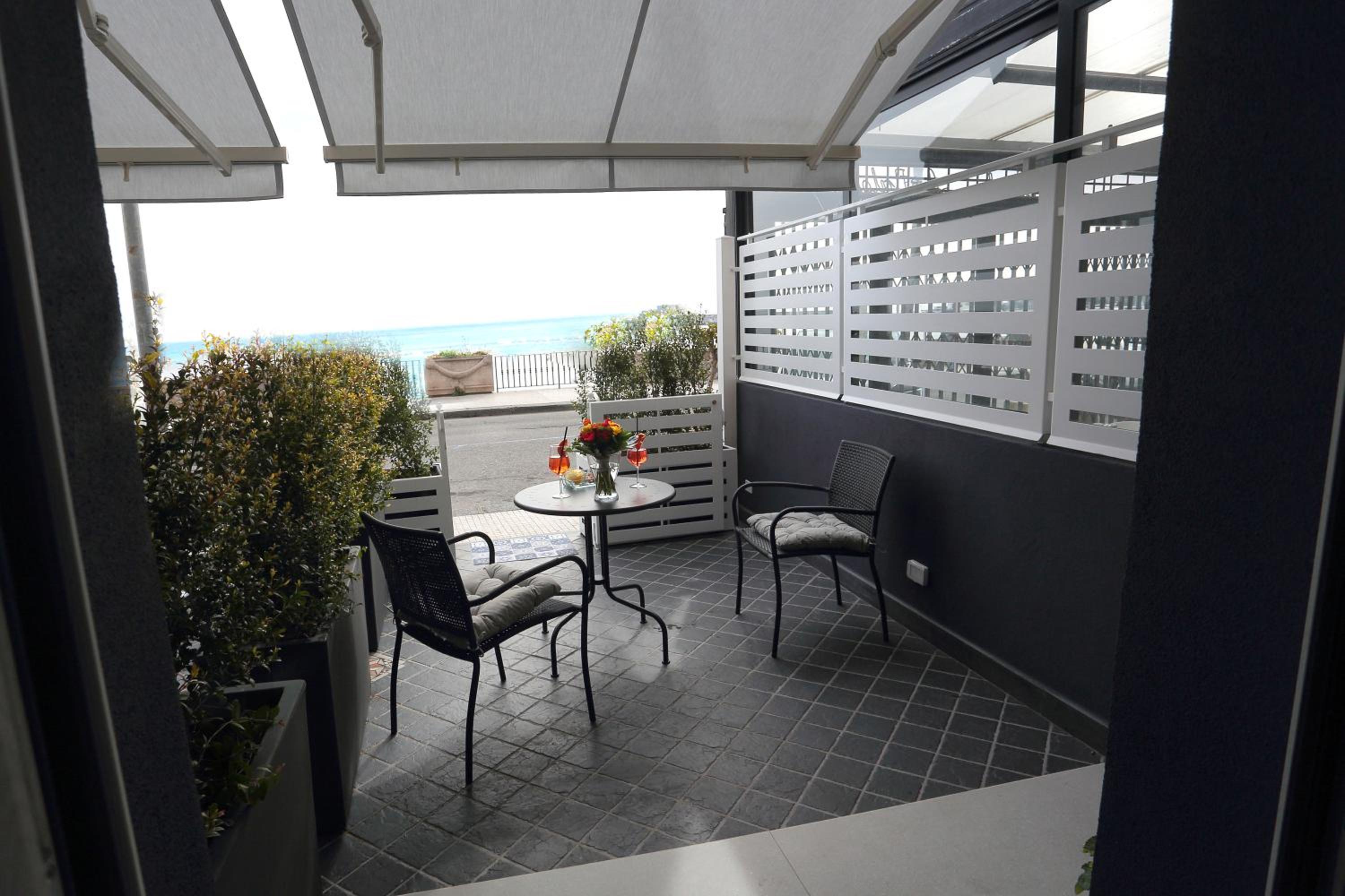 Deluxe Double Room with Sea View photo 2