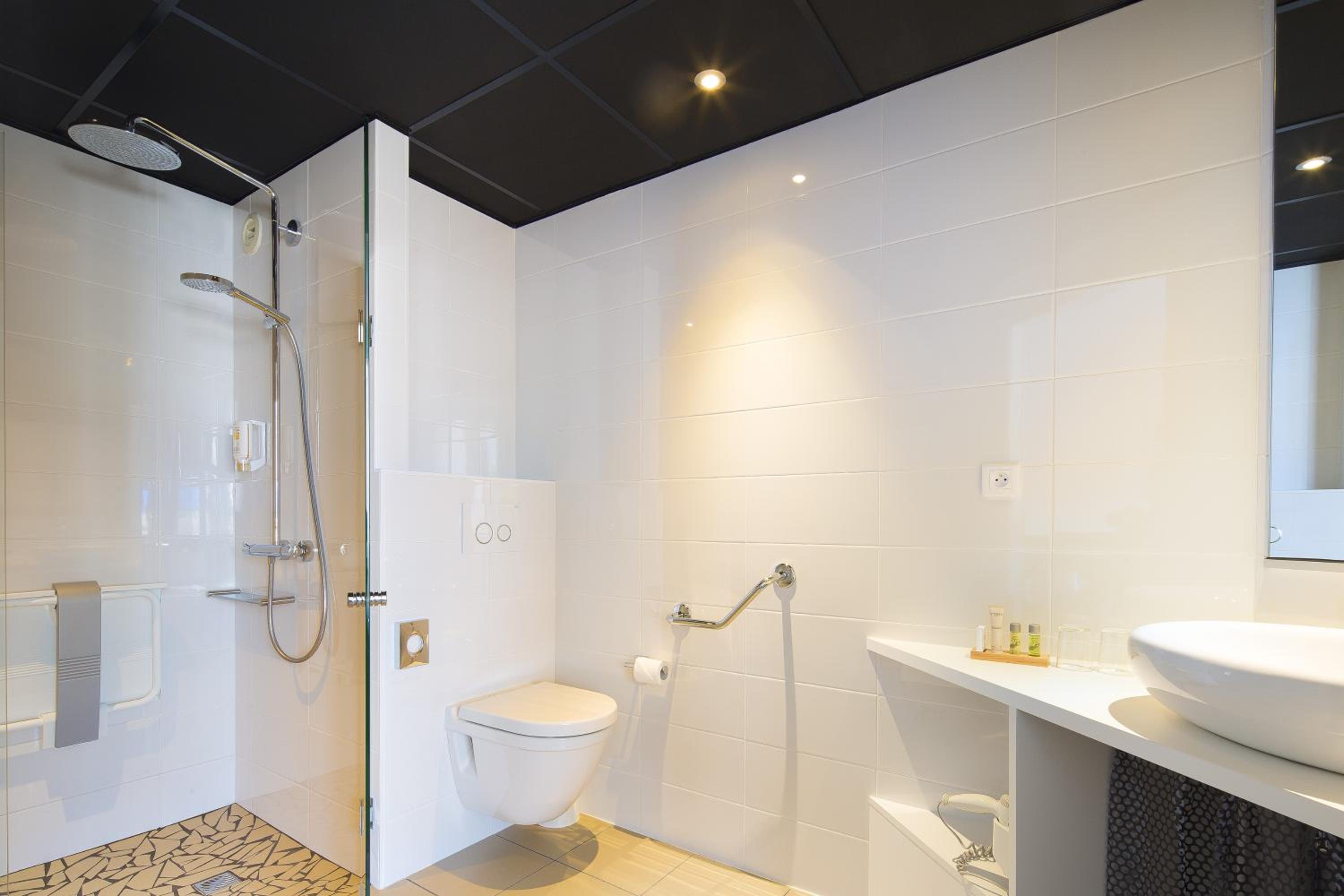 Standard Double Room - Photo 8
