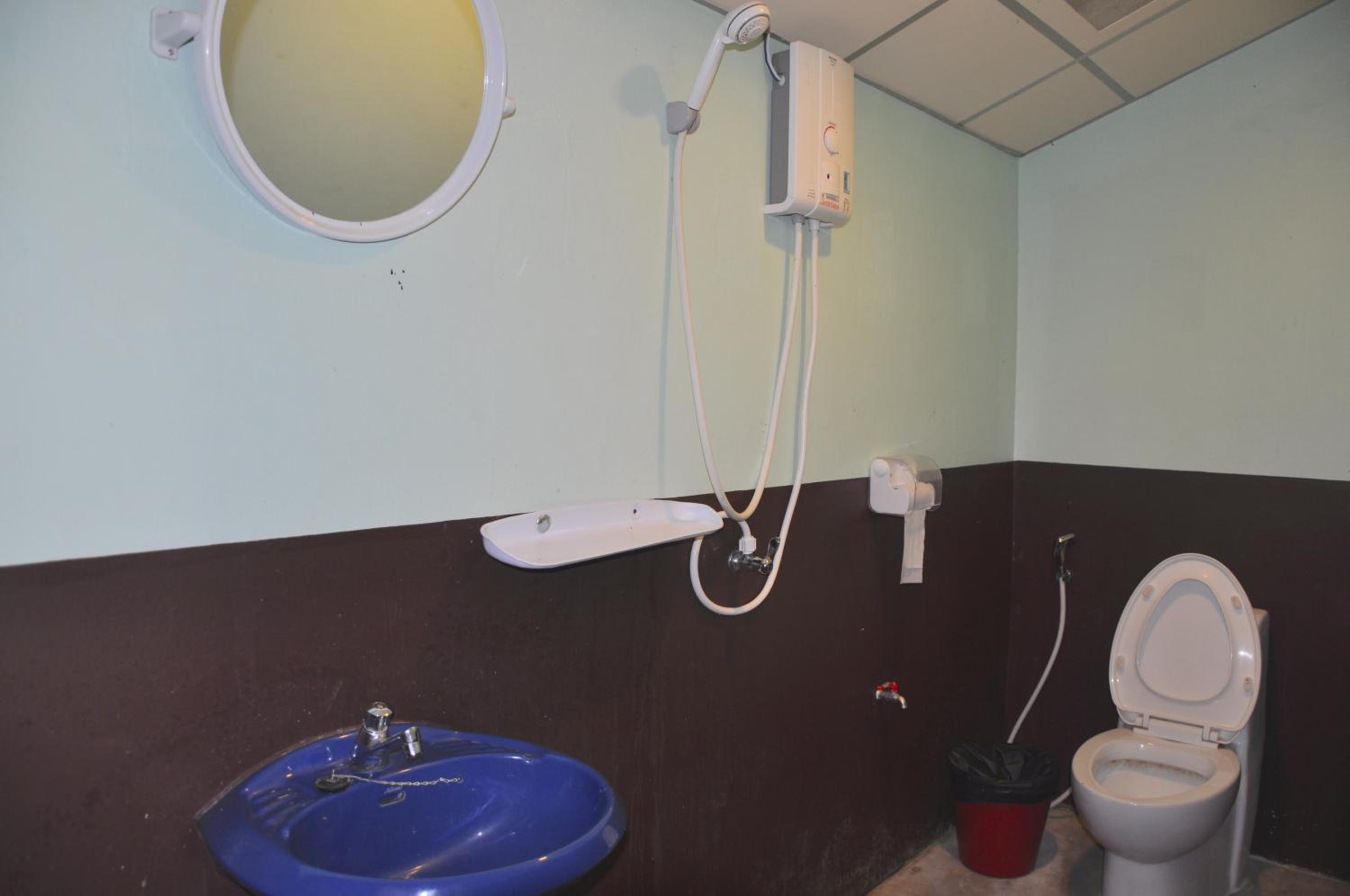 Standard Fan Room (No Air Conditioner) photo 3