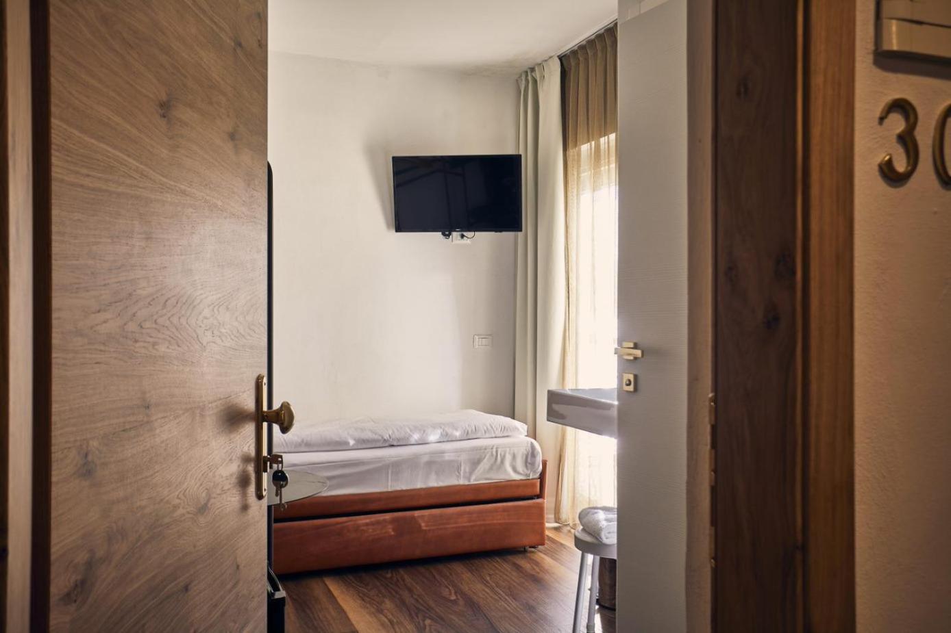 Single Room with Balcony photo 2