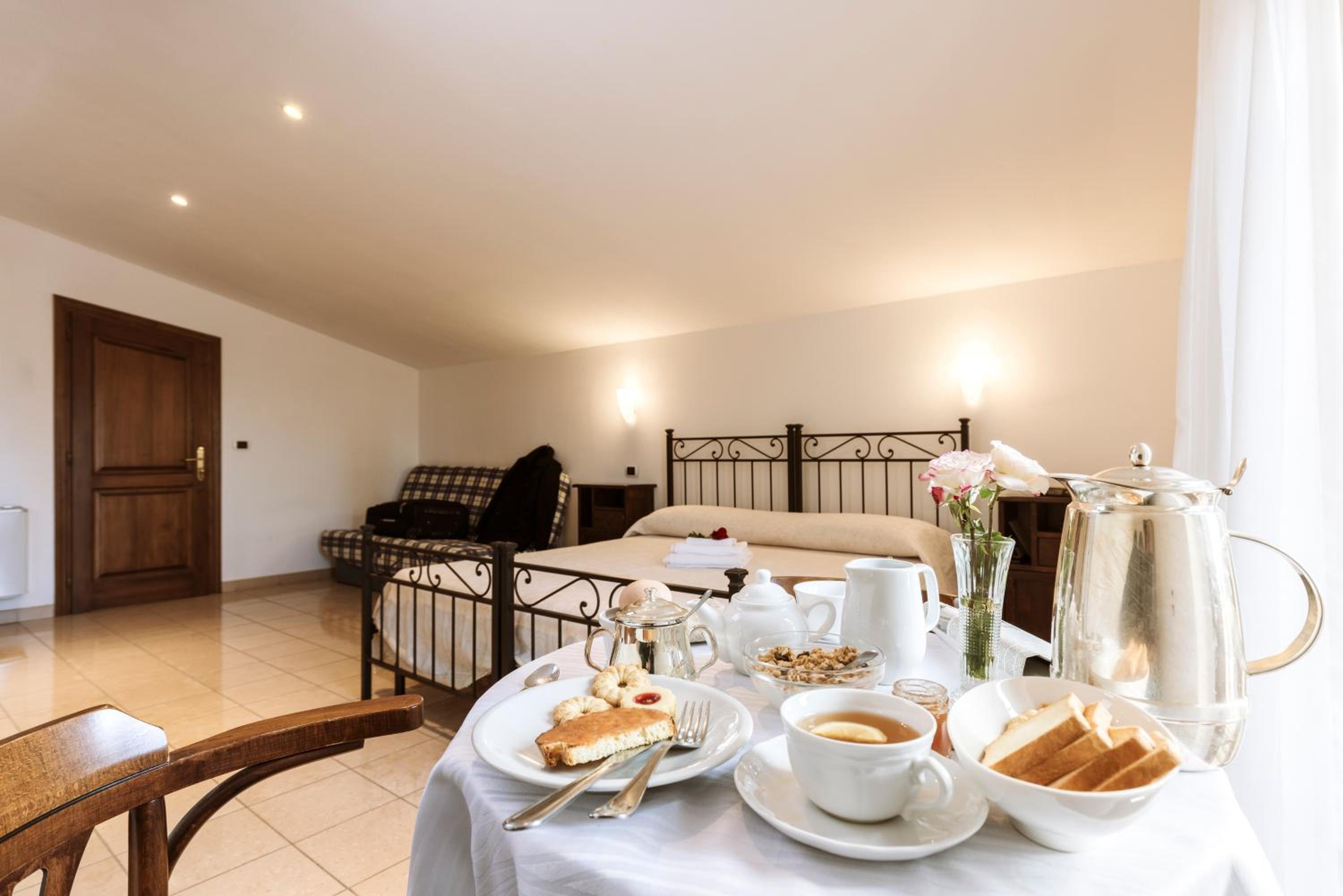 Large Double Room photo 3