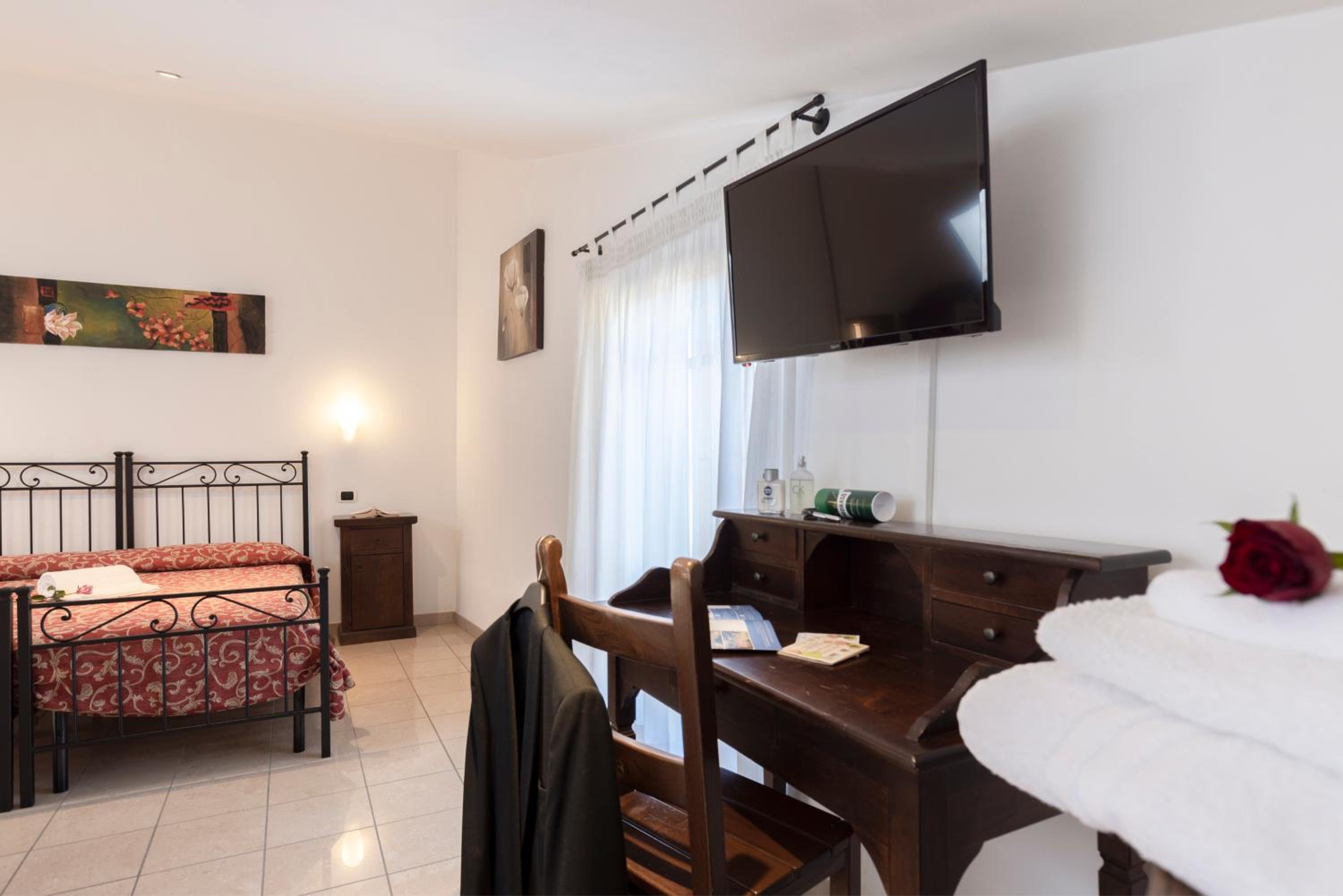 Large Double Room photo 2