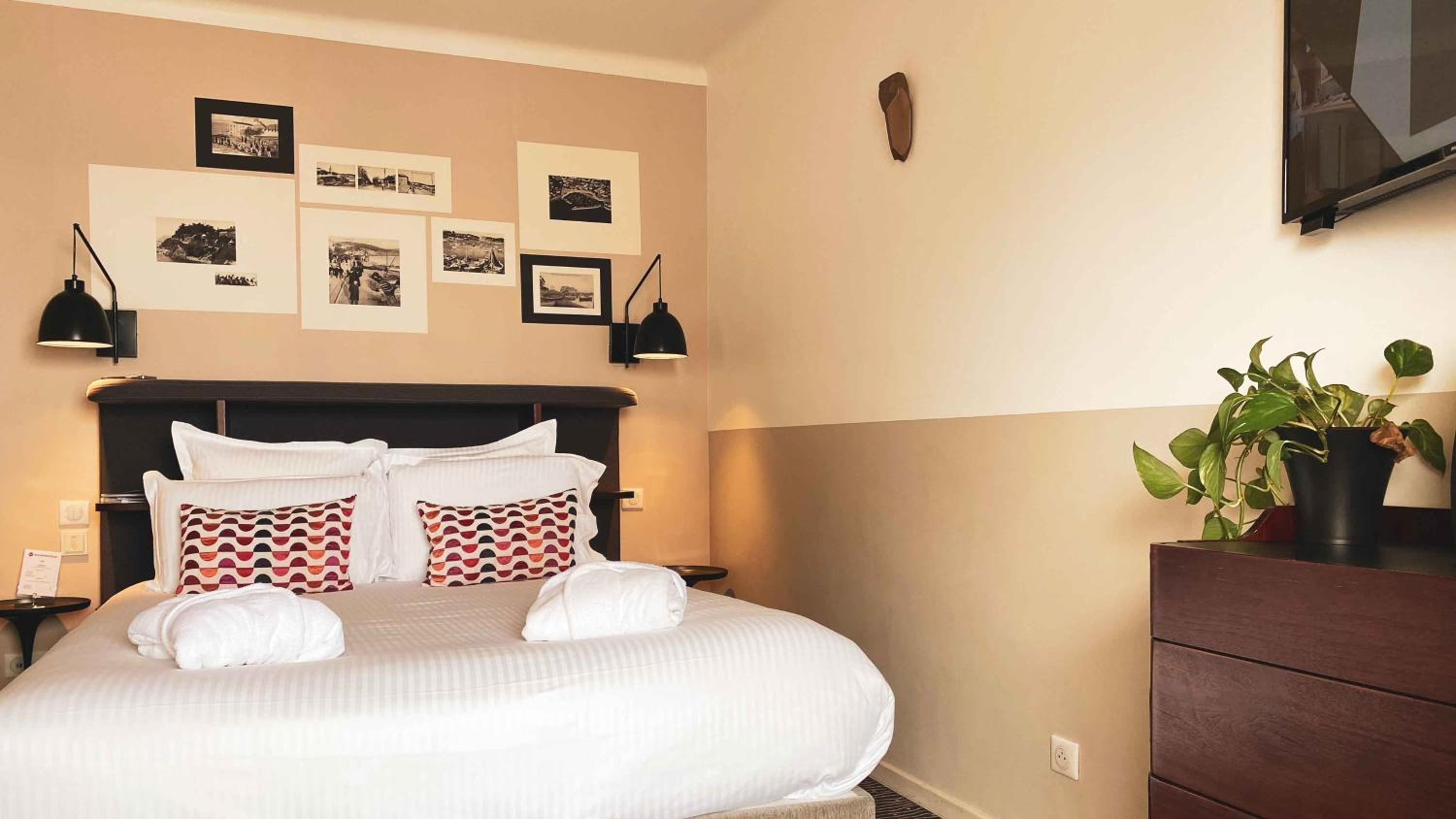 Junior Suite with Sea View Balcony - Photo 9