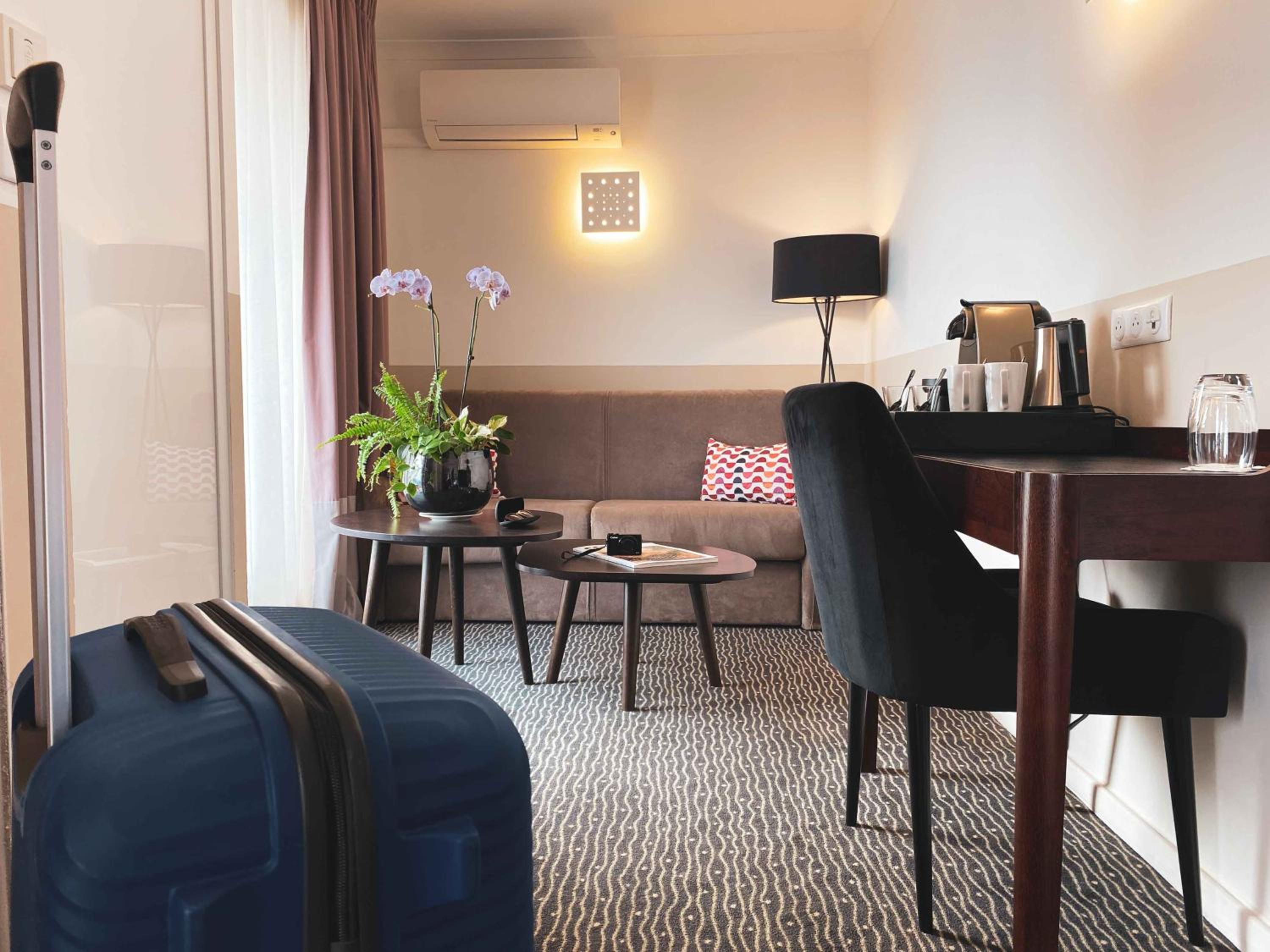 Junior Suite with Sea View Balcony - Photo 6