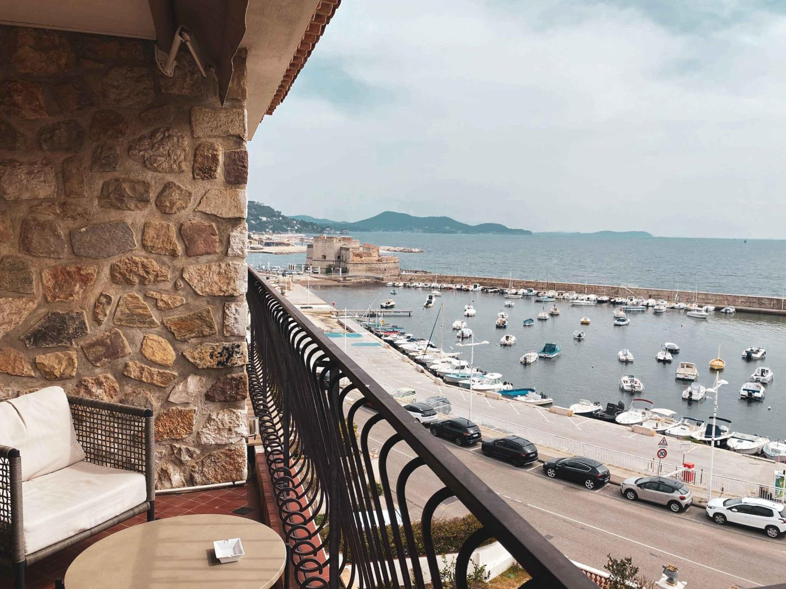 Junior Suite with Sea View Balcony - Photo 3