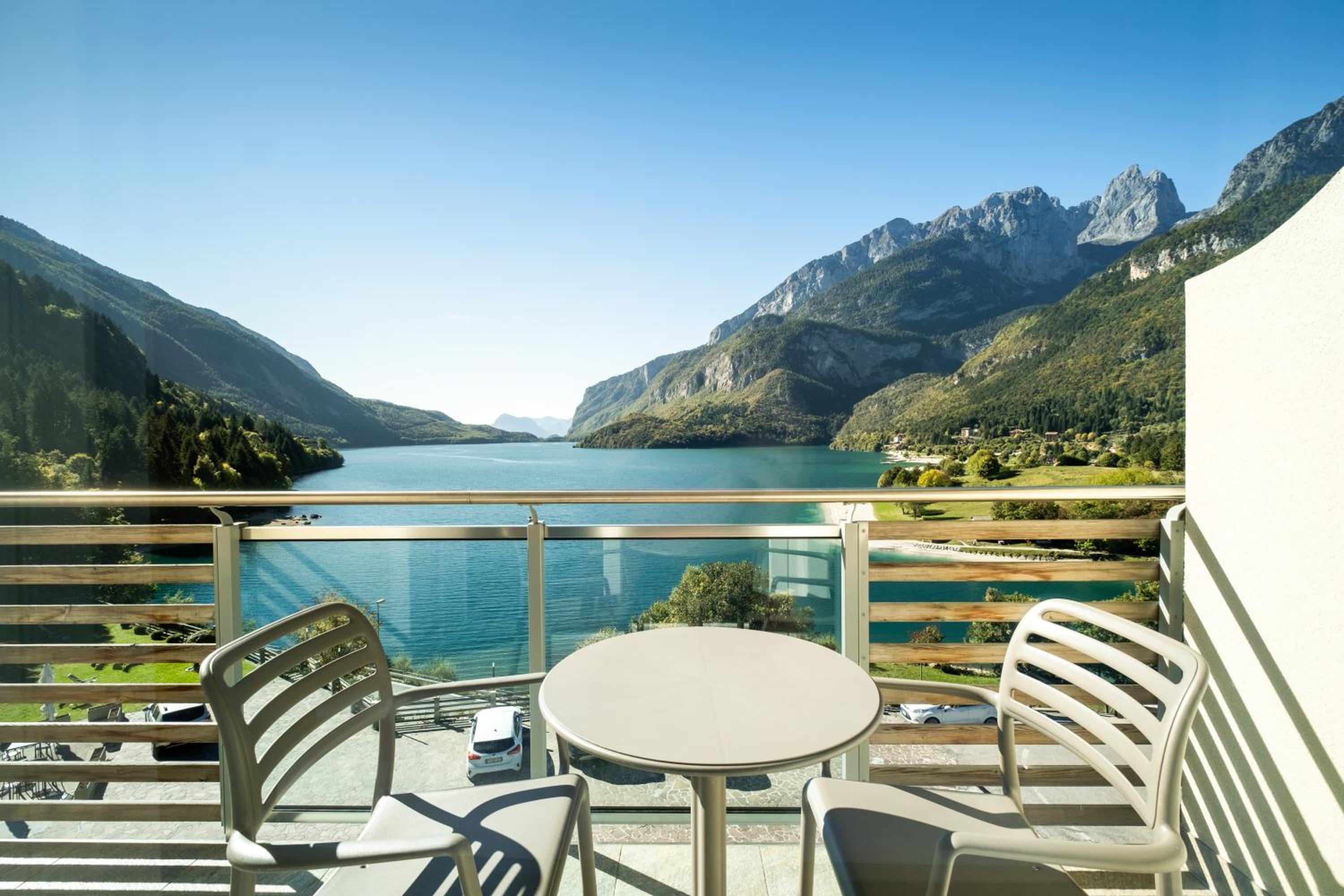 Superior Double or Twin Room with Lake View photo 3