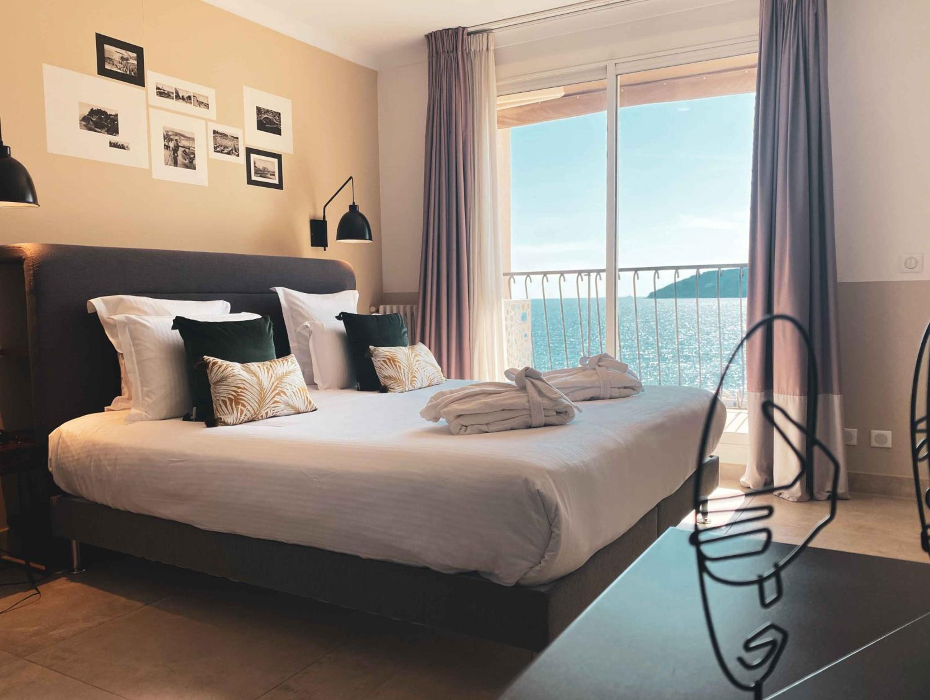 Superior Suite with Sea View - Photo 7
