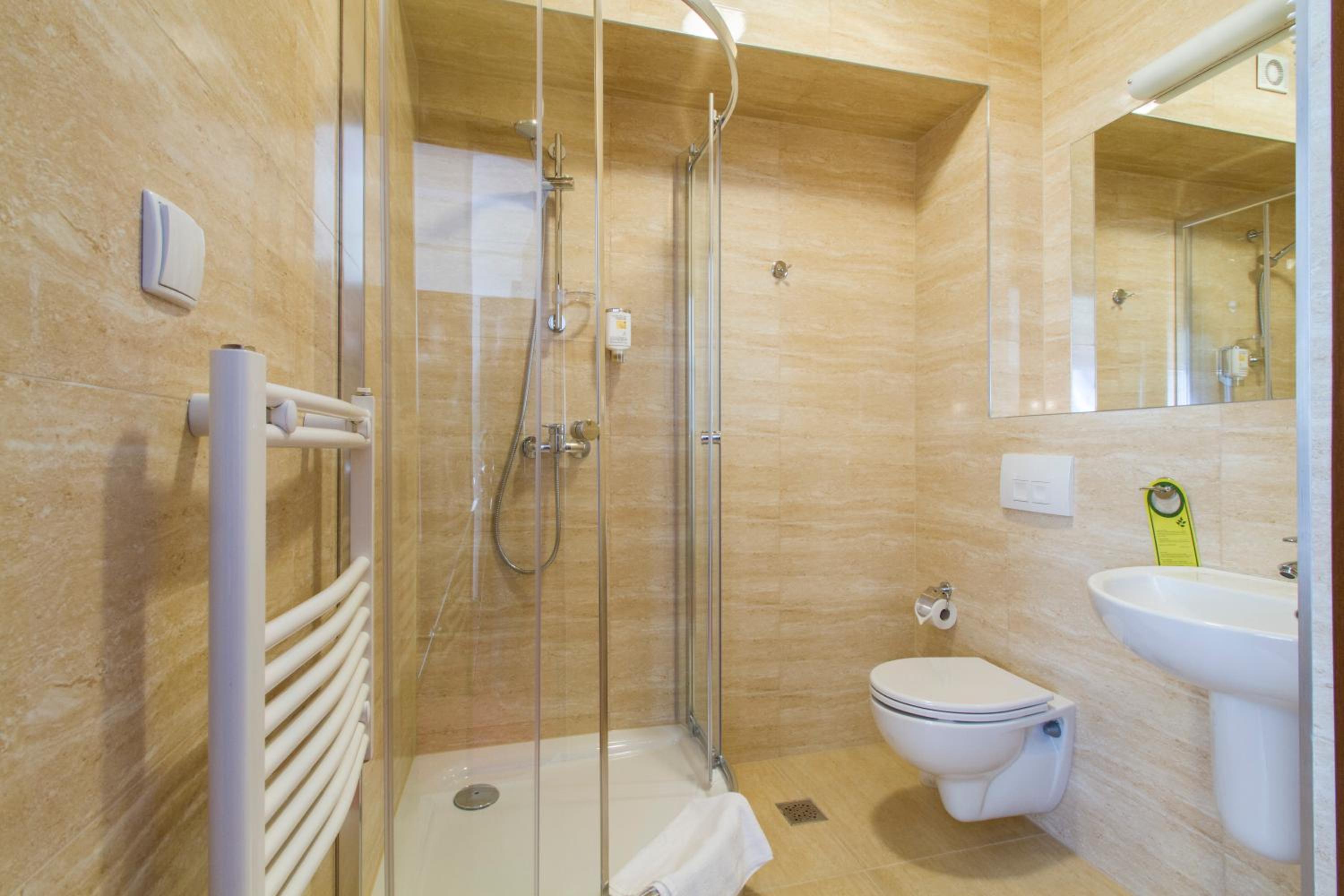 Standard Double Room - Photo 2