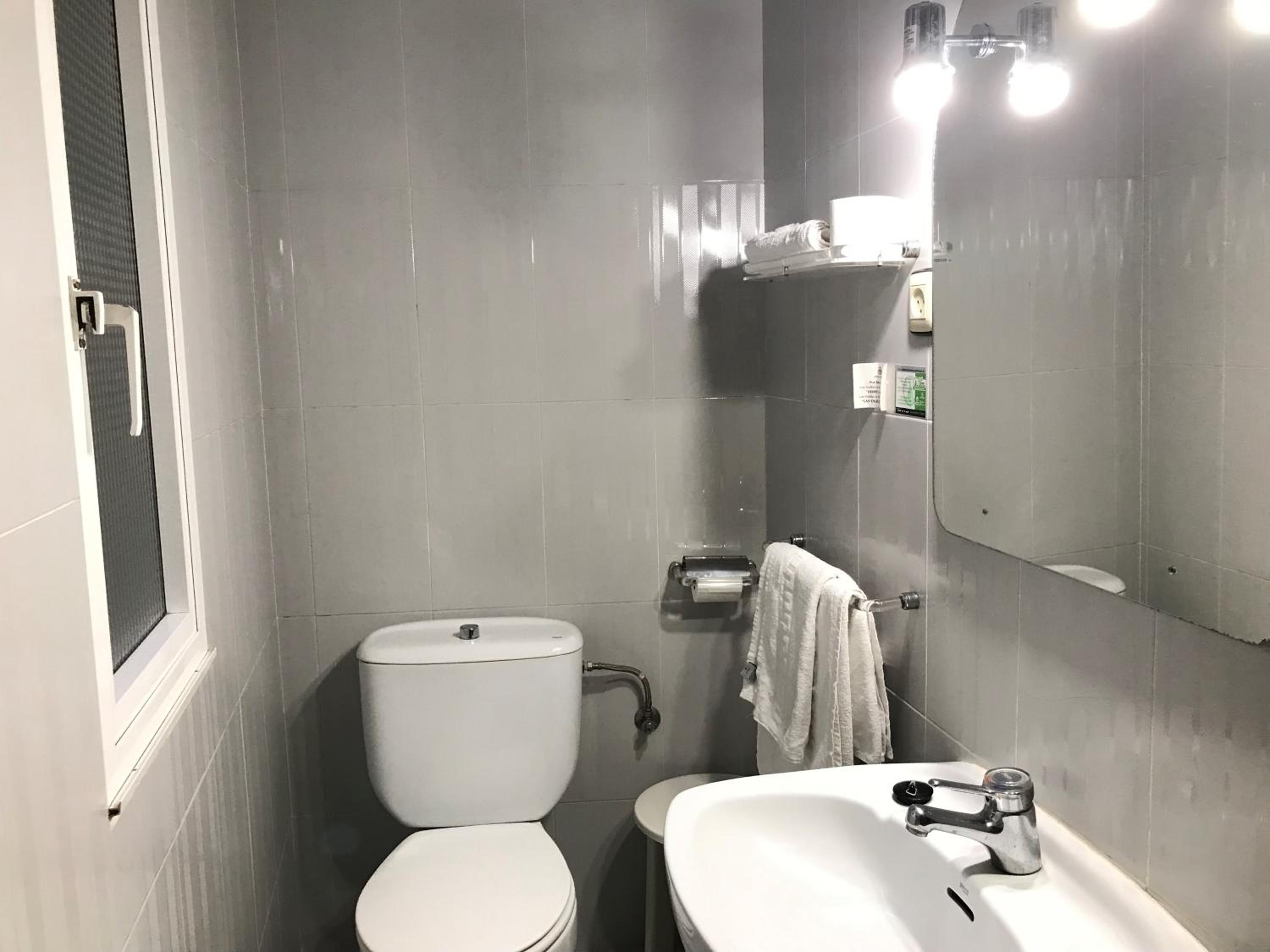 Budget Double Room photo 2