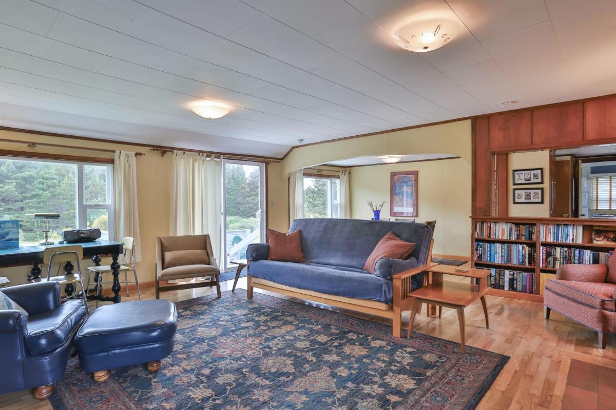 Two-Bedroom Cottage - #10 / No Pets photo 3