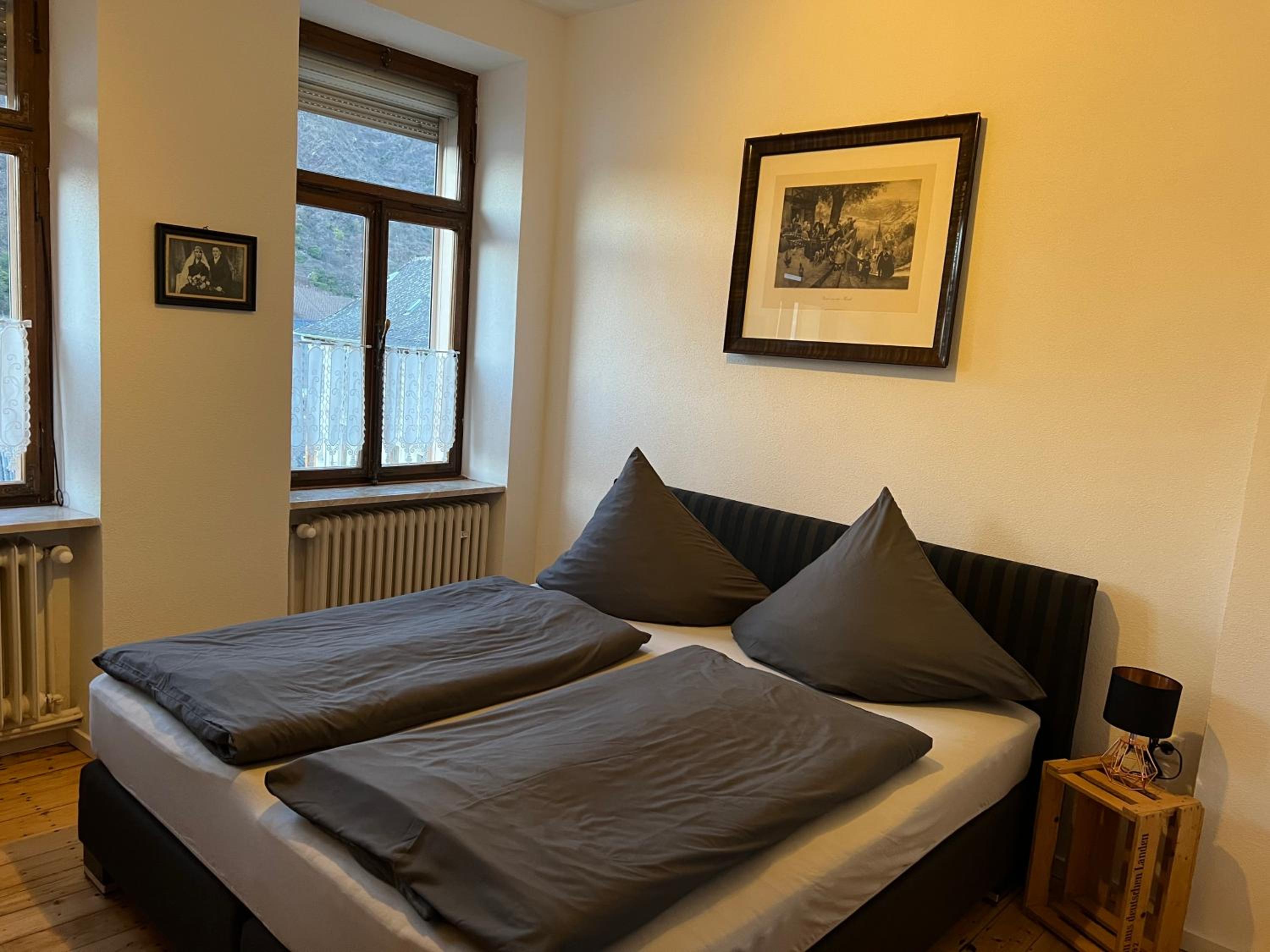 One-Bedroom Apartment - Photo 1