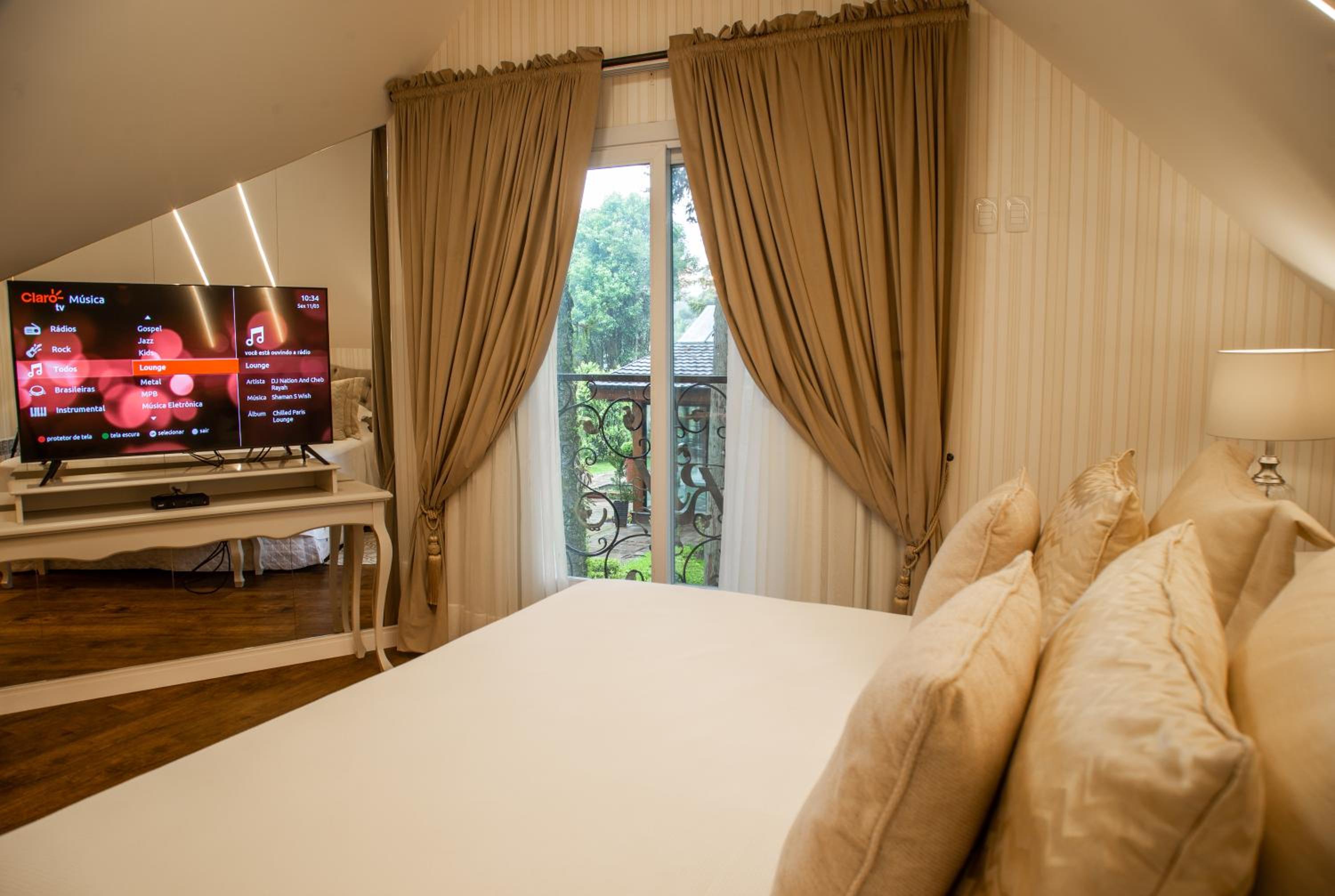King Suite with Spa Bath thumbnail 5