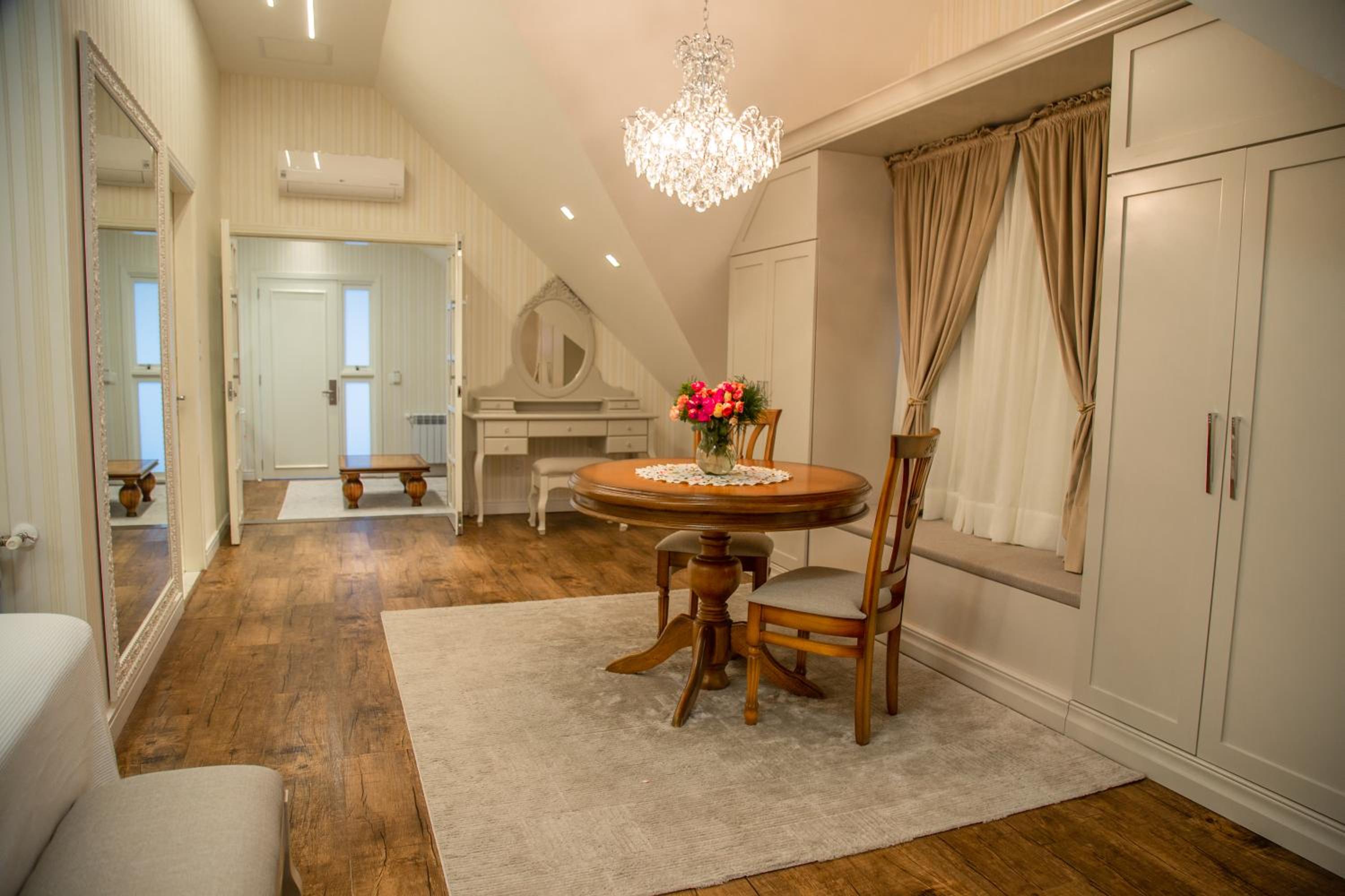 King Suite with Spa Bath thumbnail 6