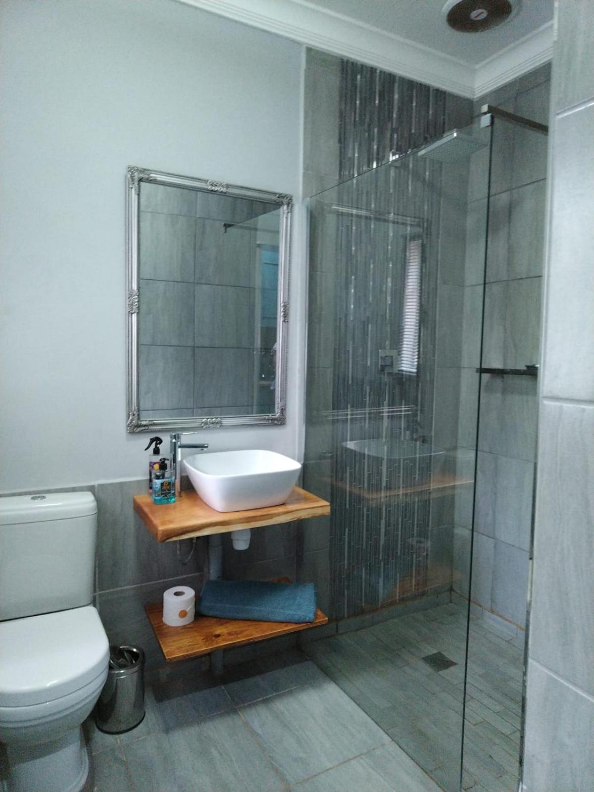 One-Bedroom Apartment - Photo 21