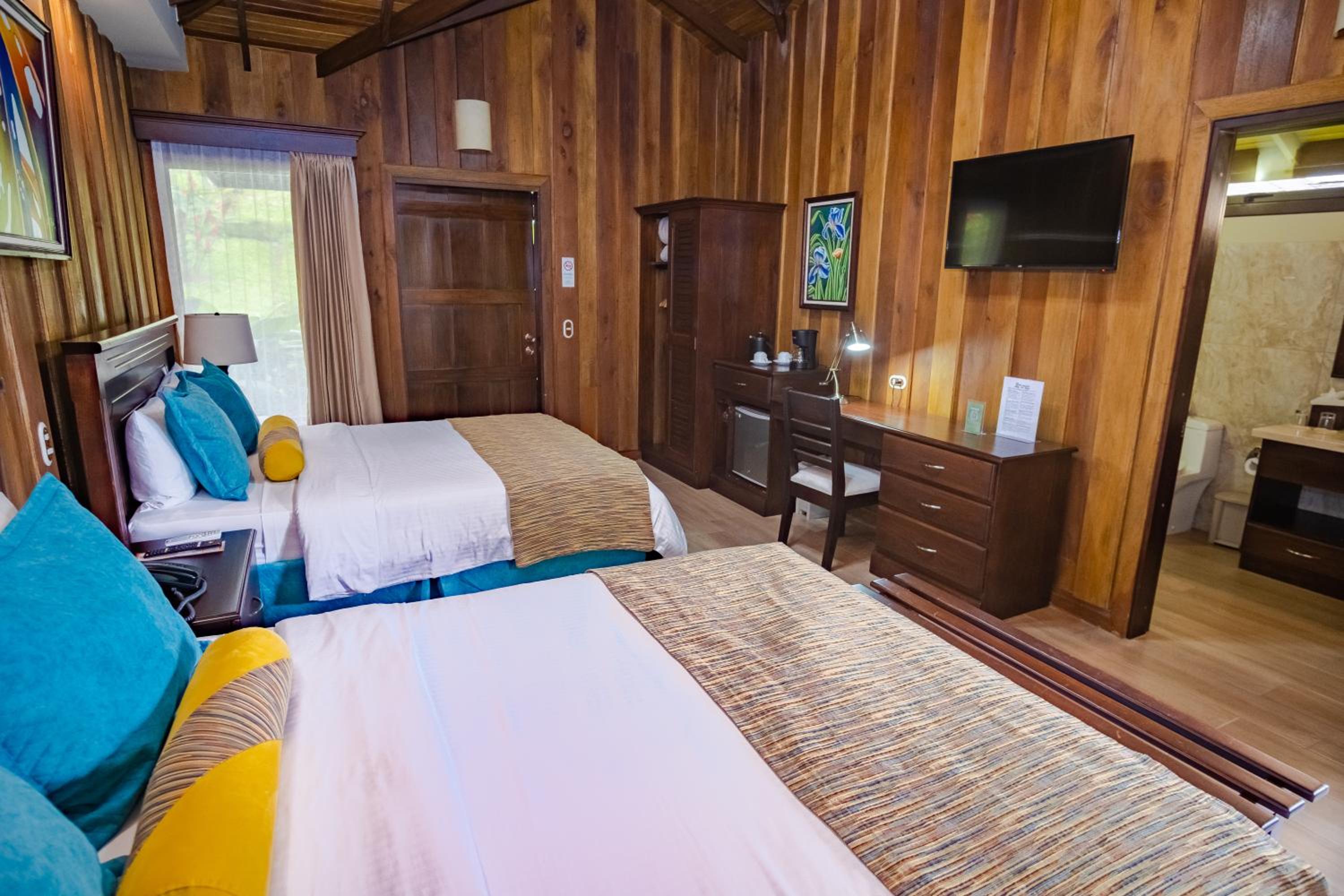 Bungalow 2 Queen Beds photo 2