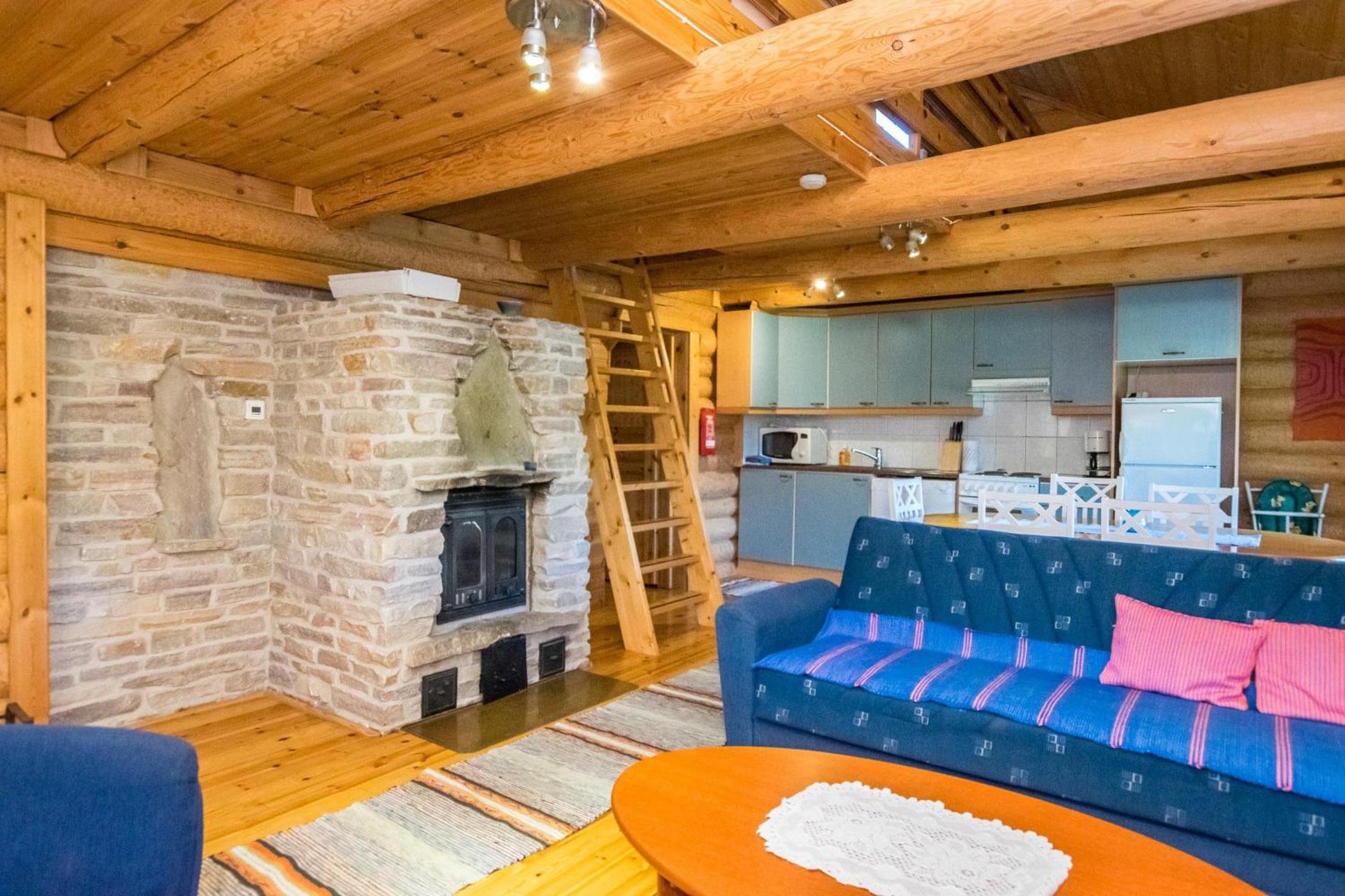 Large One-Bedroom Cottage with Sauna - Photo 4