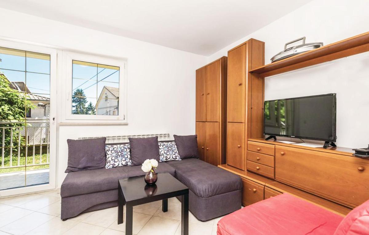 Apartment with Garden View