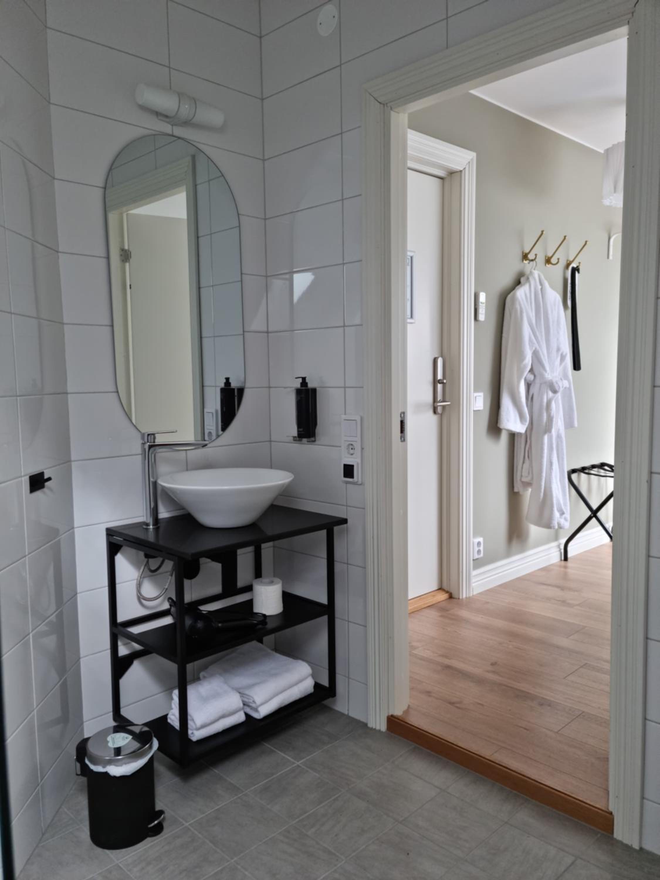 Double Room - Photo 28