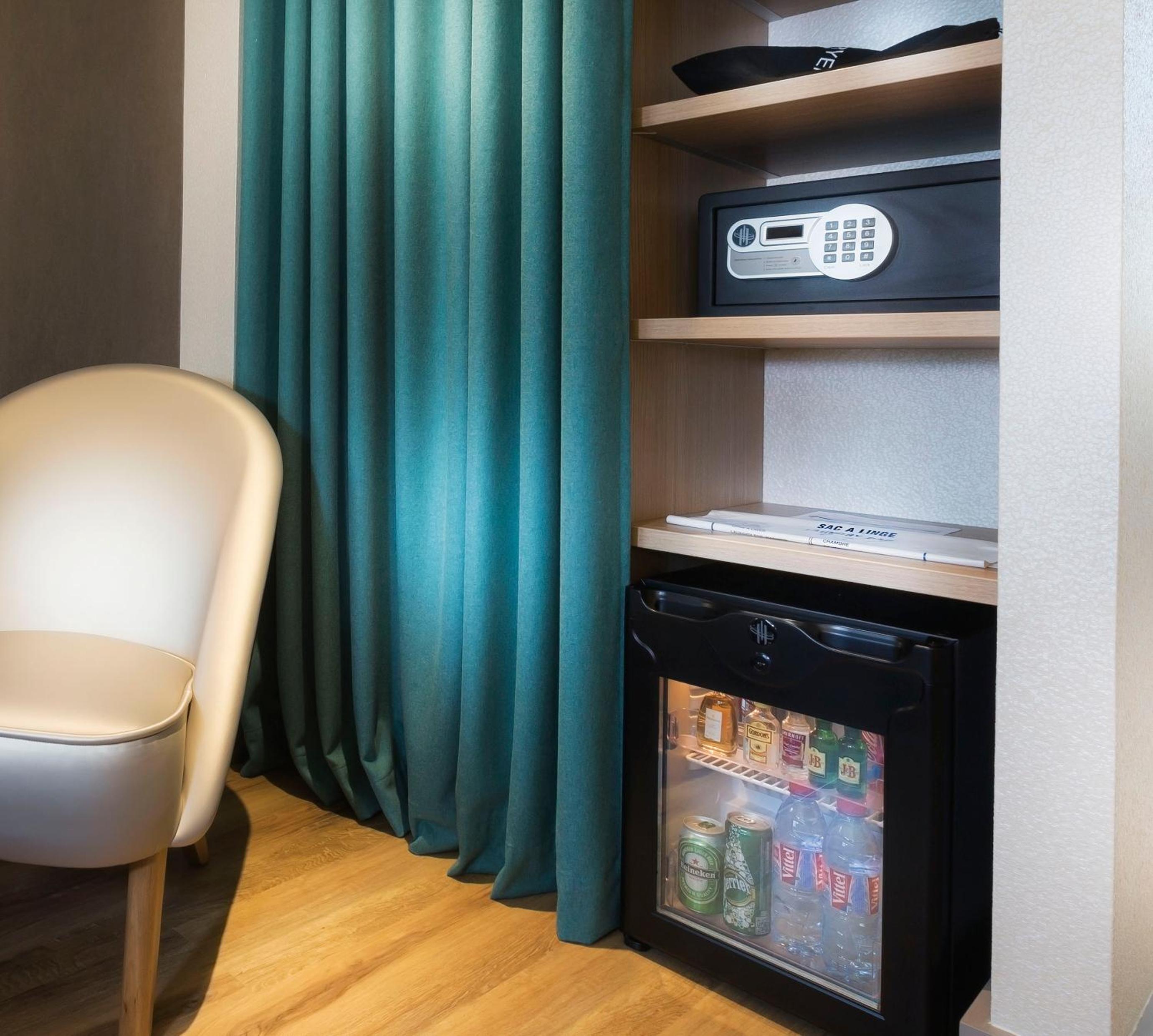 Superior Reverie Room