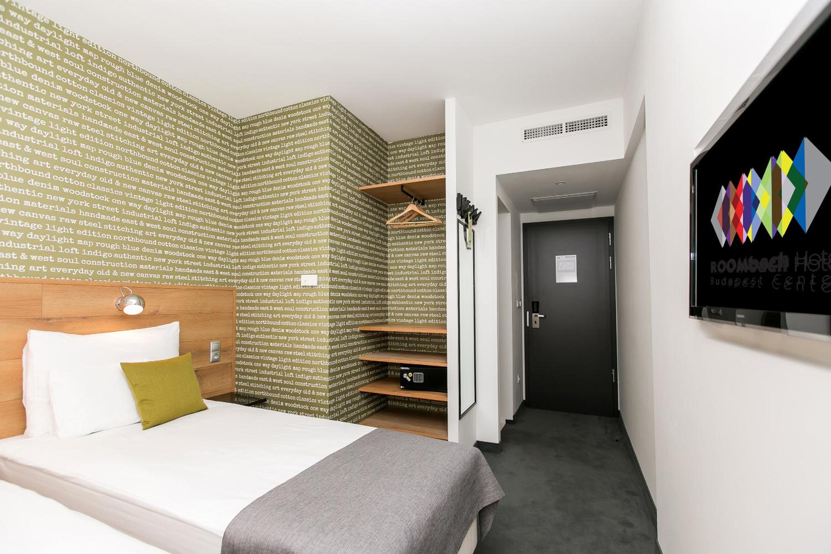 Twin Room thumbnail 5