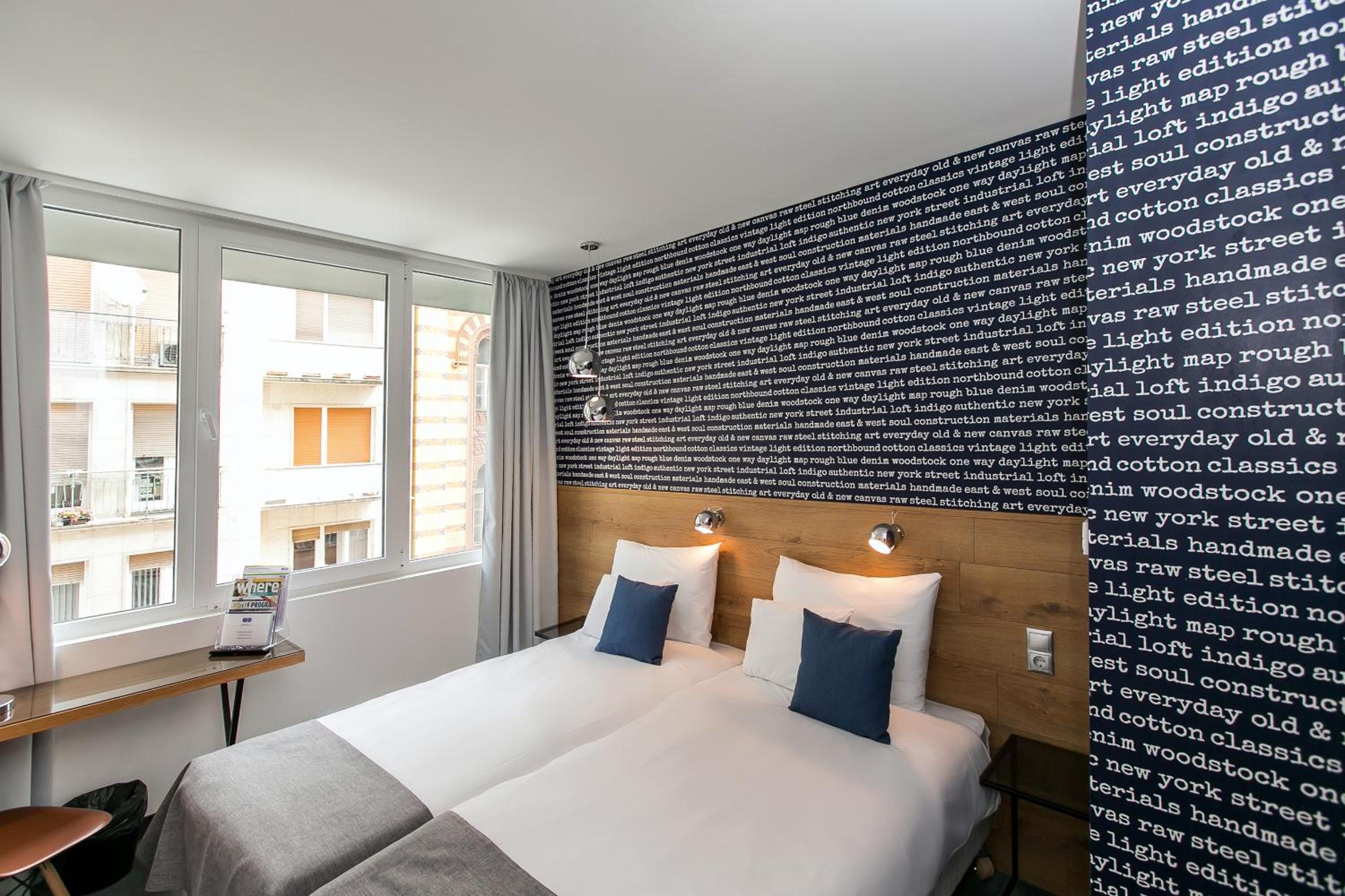 Twin Room thumbnail 6