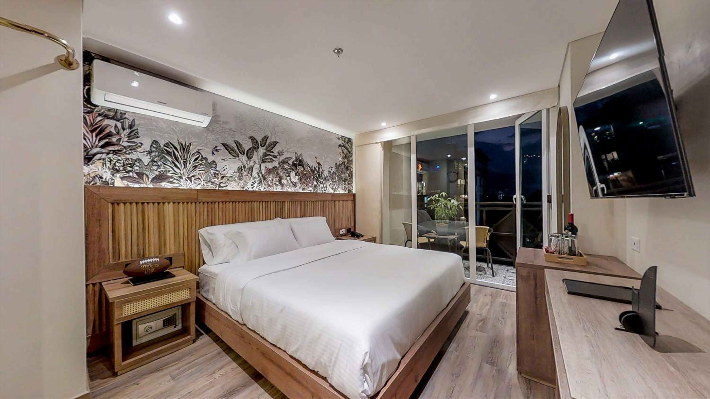 King Room with Balcony photo 3
