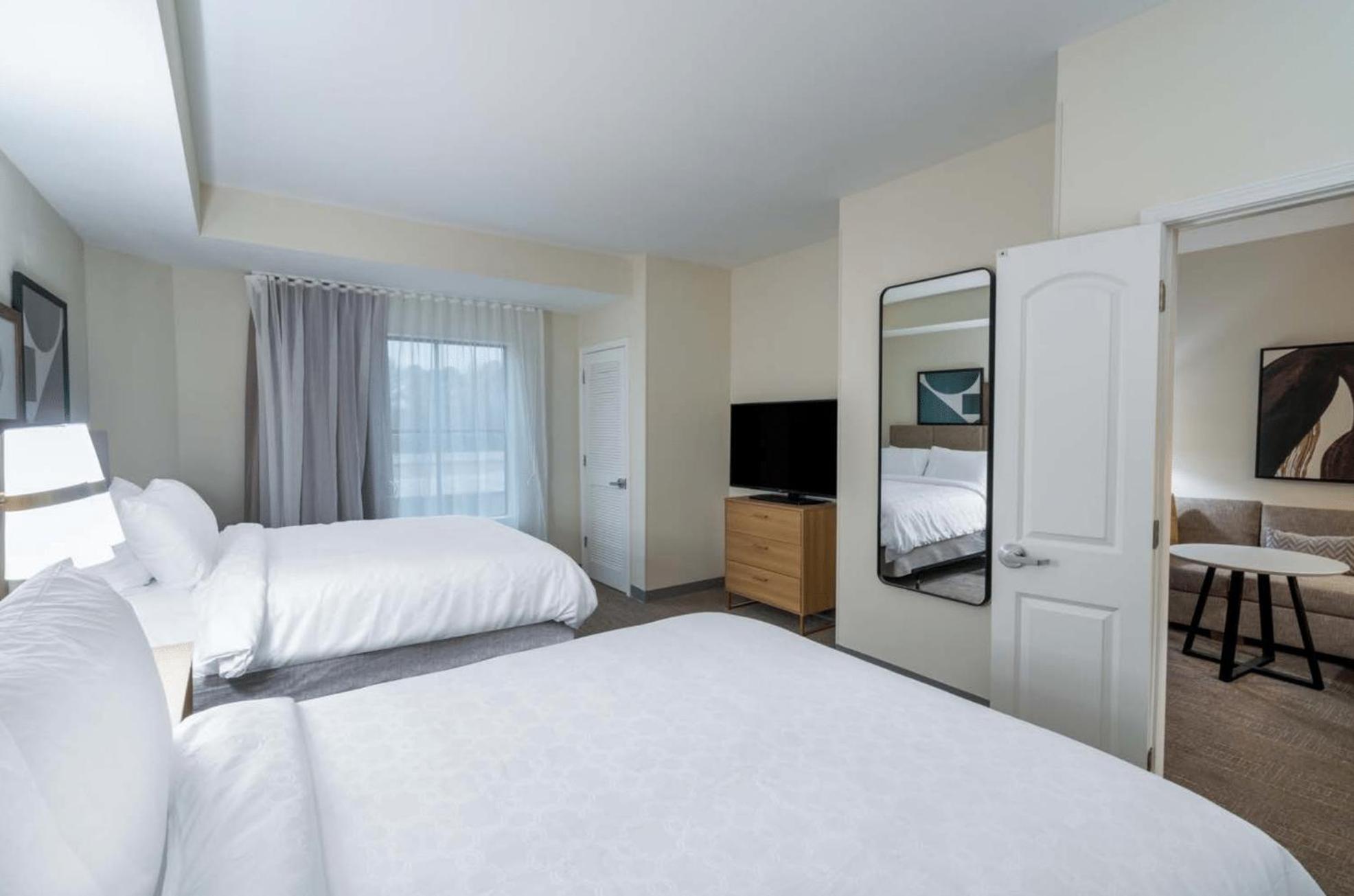 One-Bedroom Queen Suite - Photo 7