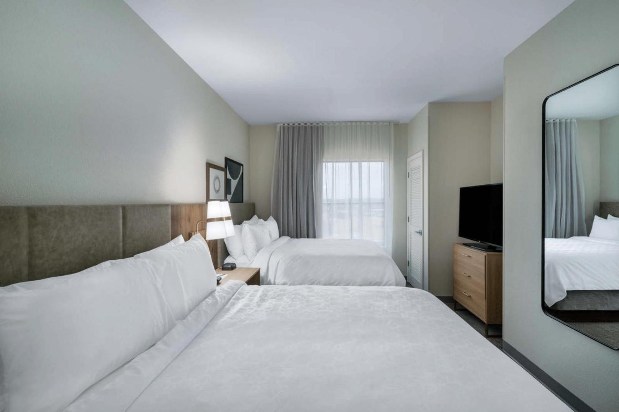 Queen Suite - Hearing Accessible - Photo 4