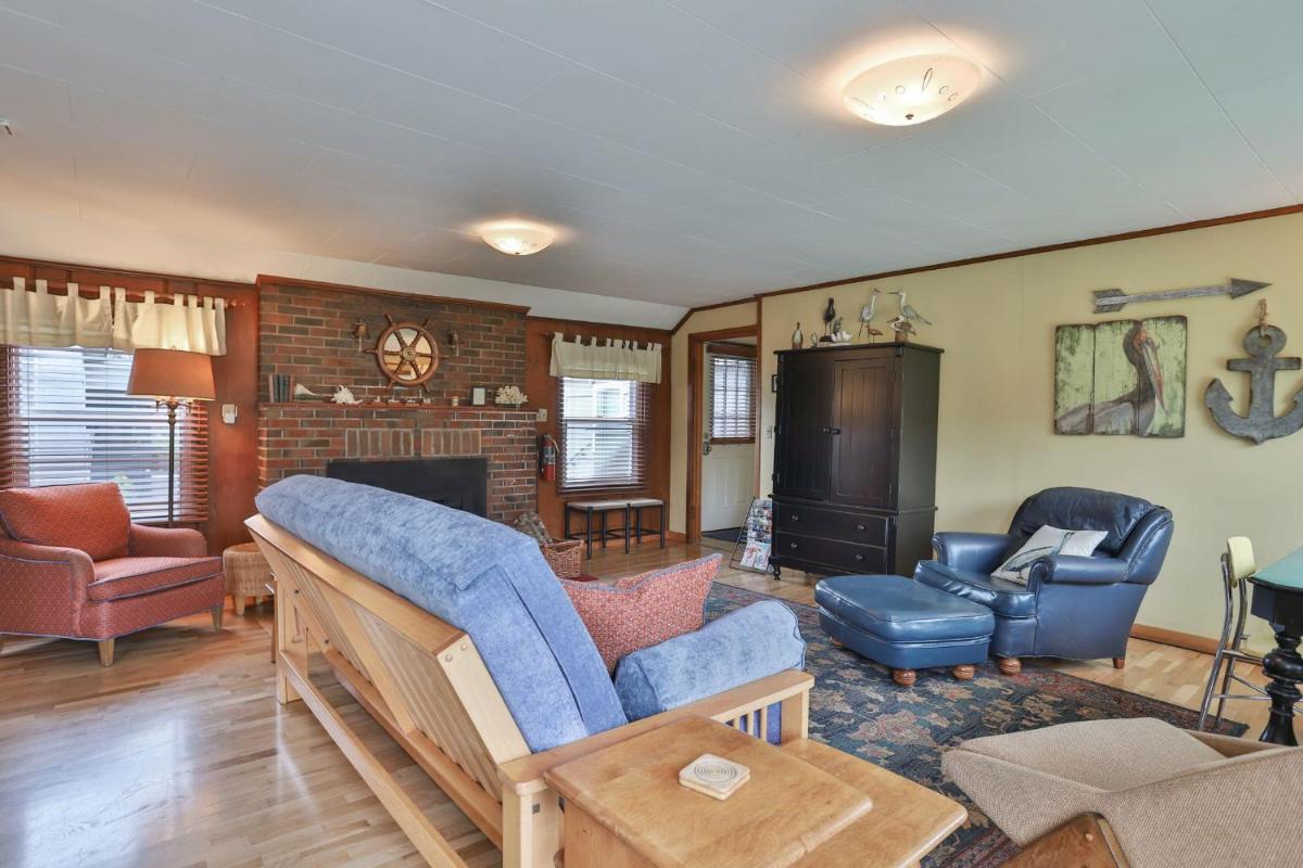 Two-Bedroom Cottage - #10 / No Pets photo 2