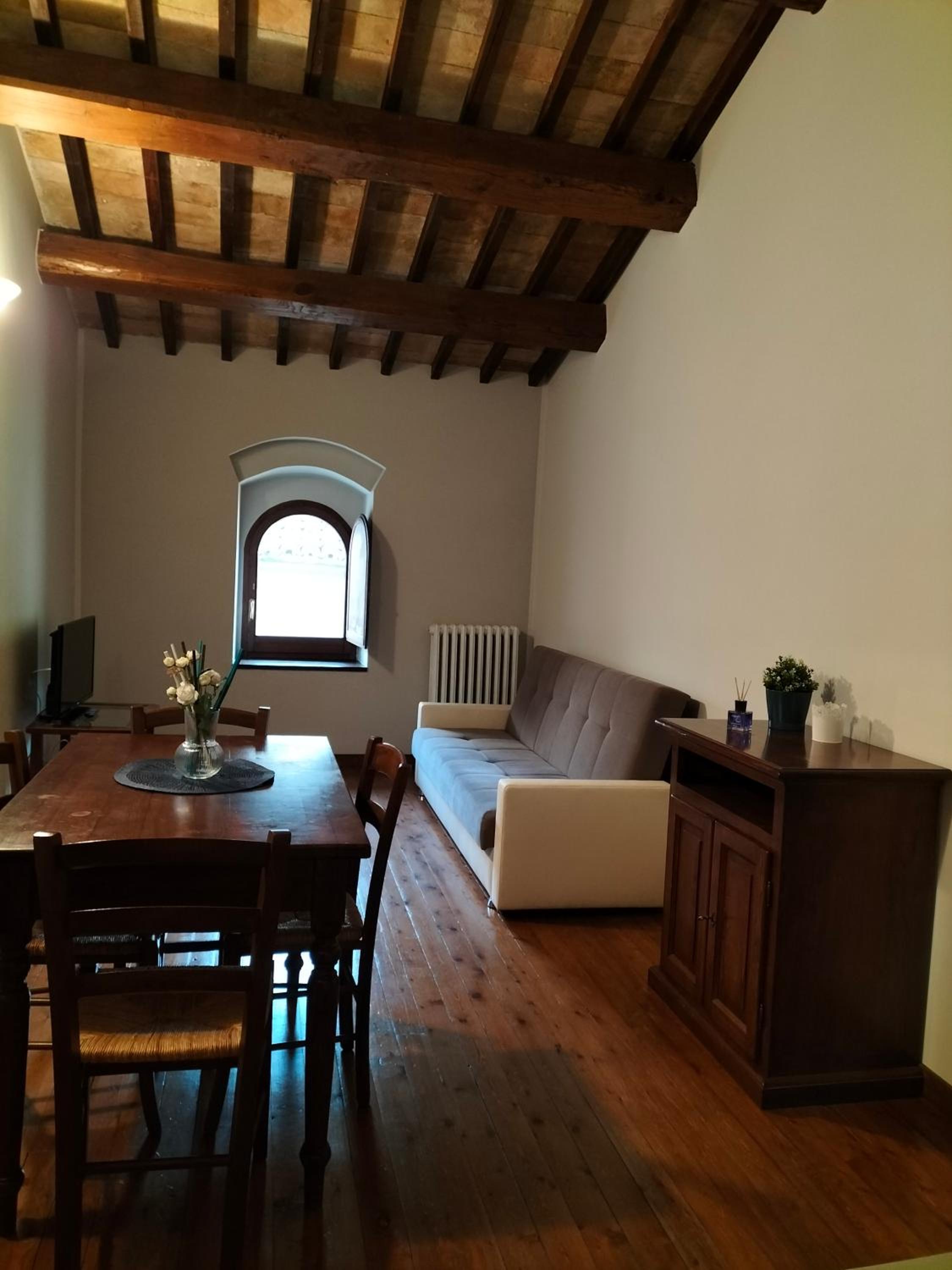 One-Bedroom Apartment photo 1
