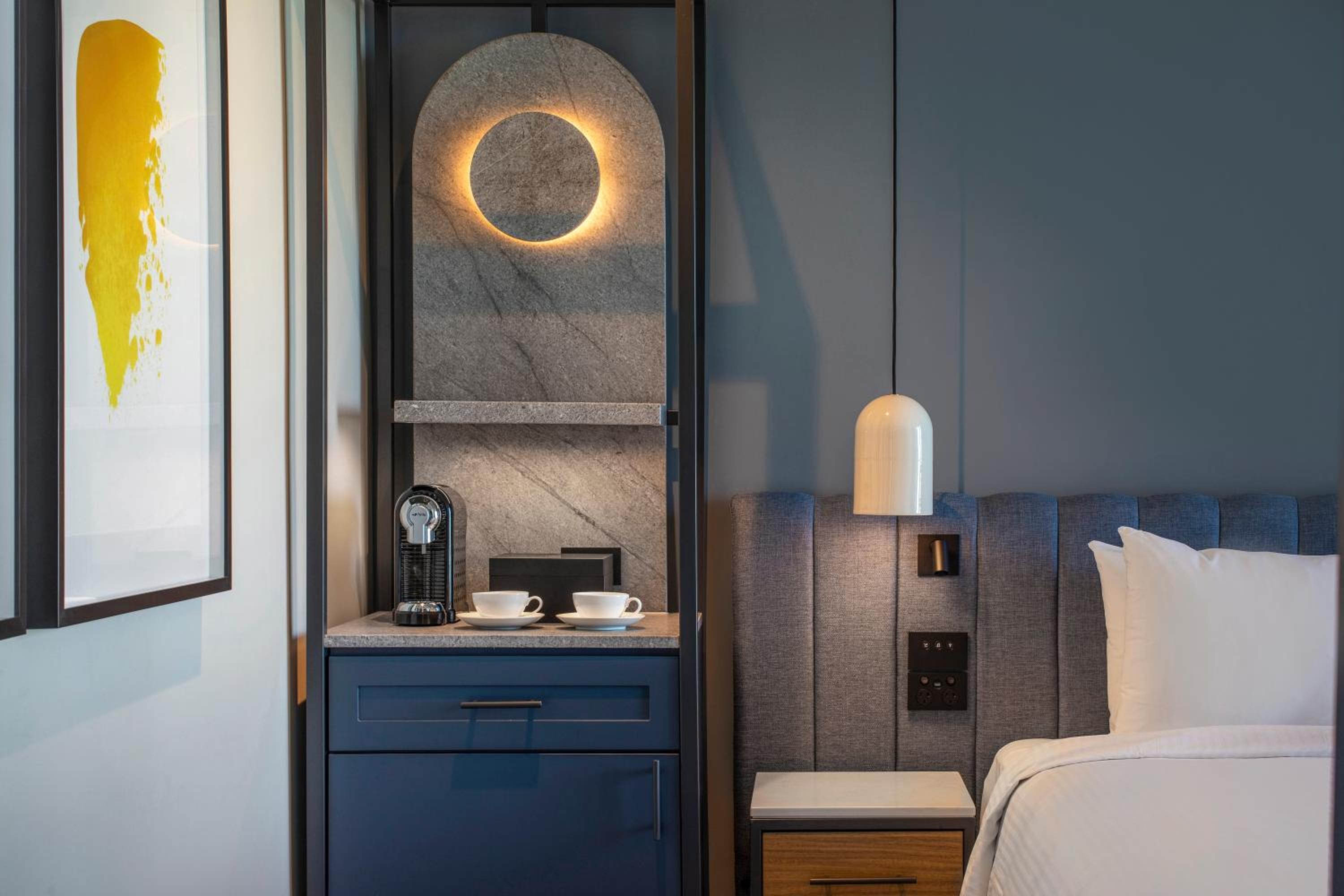 Premium King Room with Tub - High Floor - Photo 1