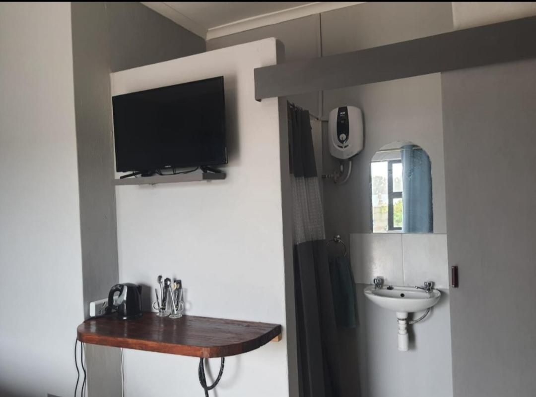 Double Room with Patio - Photo 20