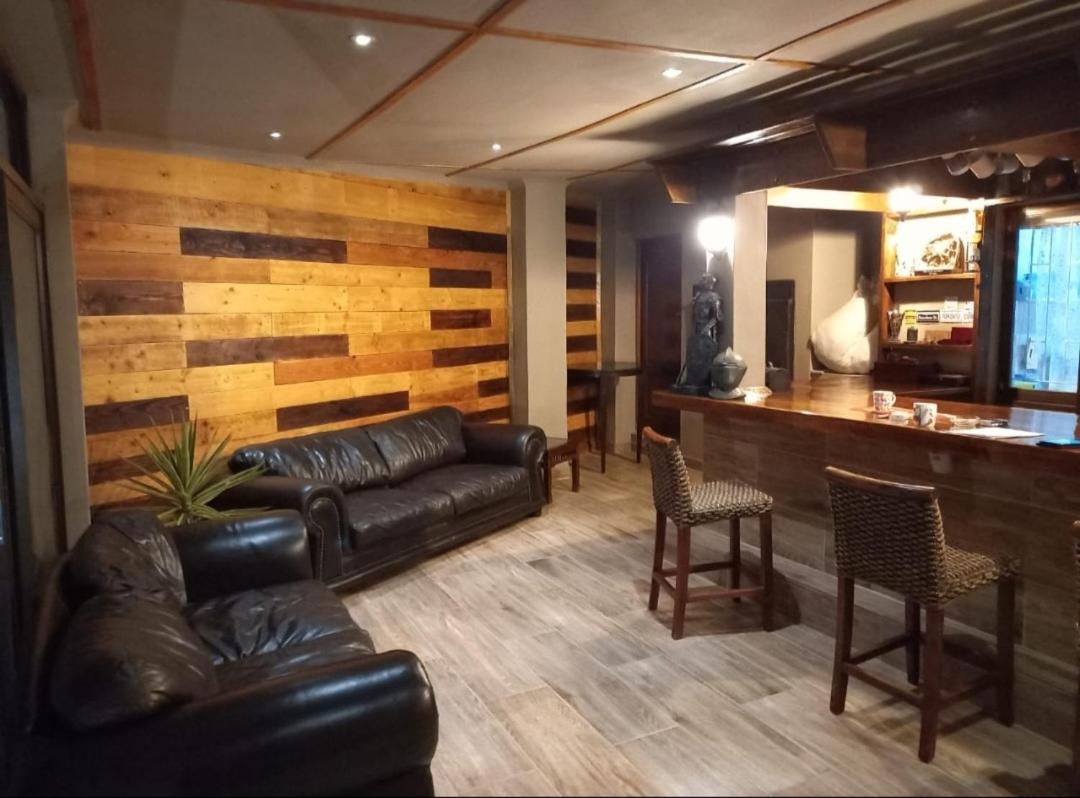 Double Room with Patio - Photo 10
