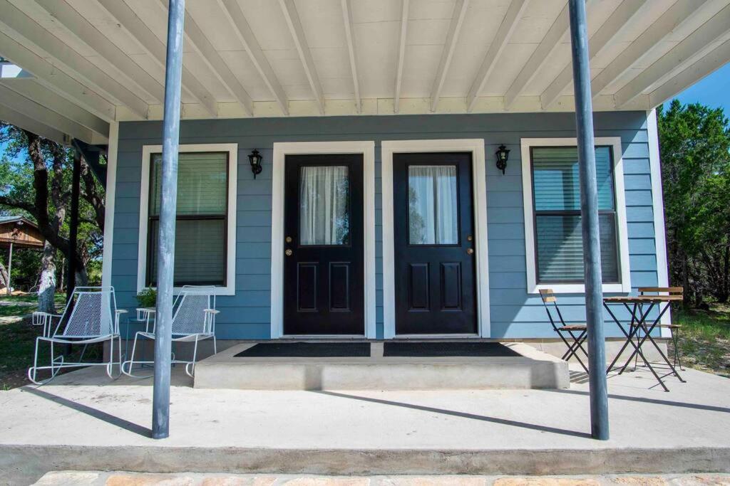 Three-Bedroom House - Photo 3