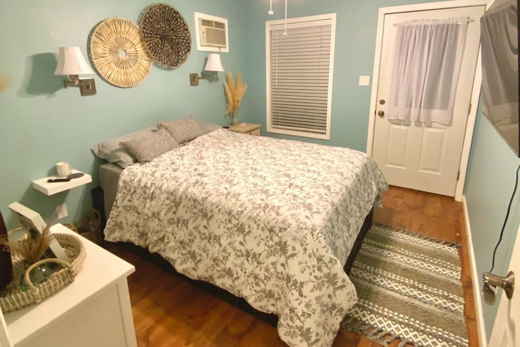 Three-Bedroom House - Photo 1