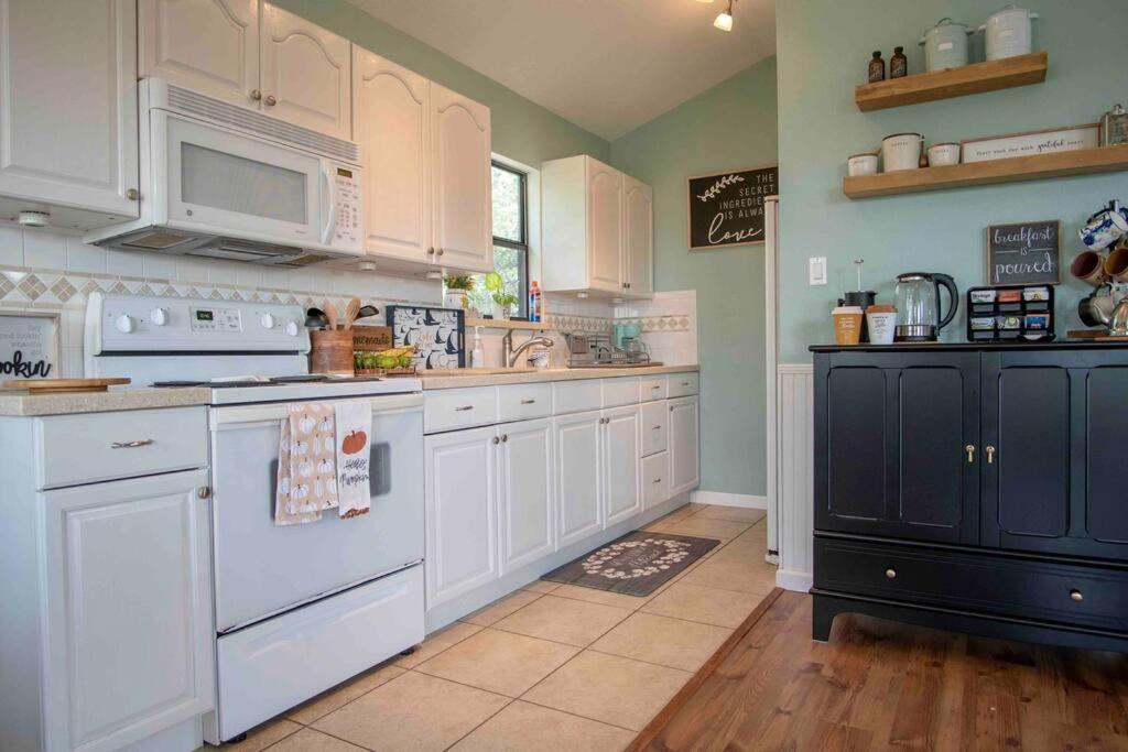 Three-Bedroom House - Photo 19