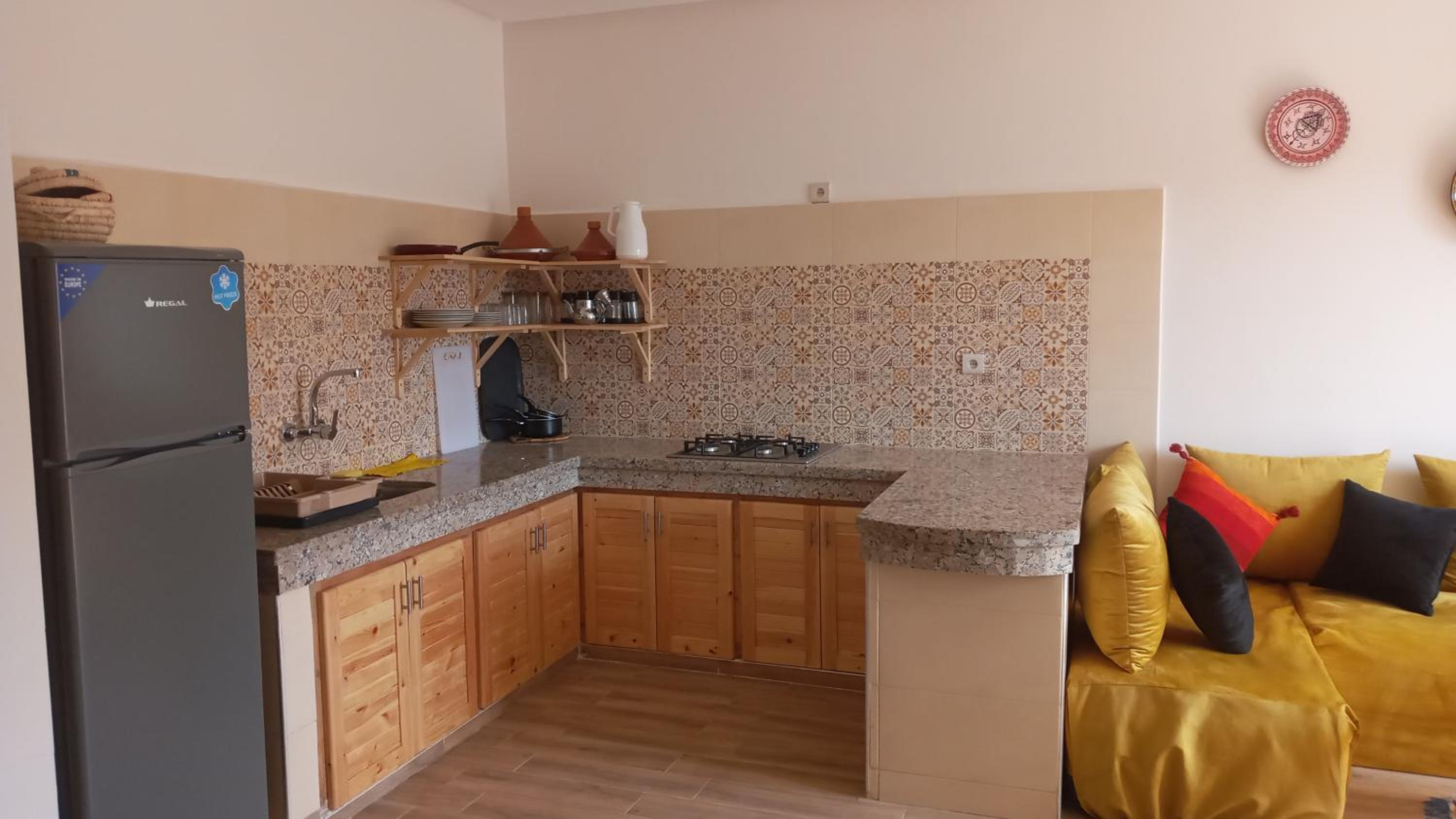 Apartment with Mountain View - Photo 5