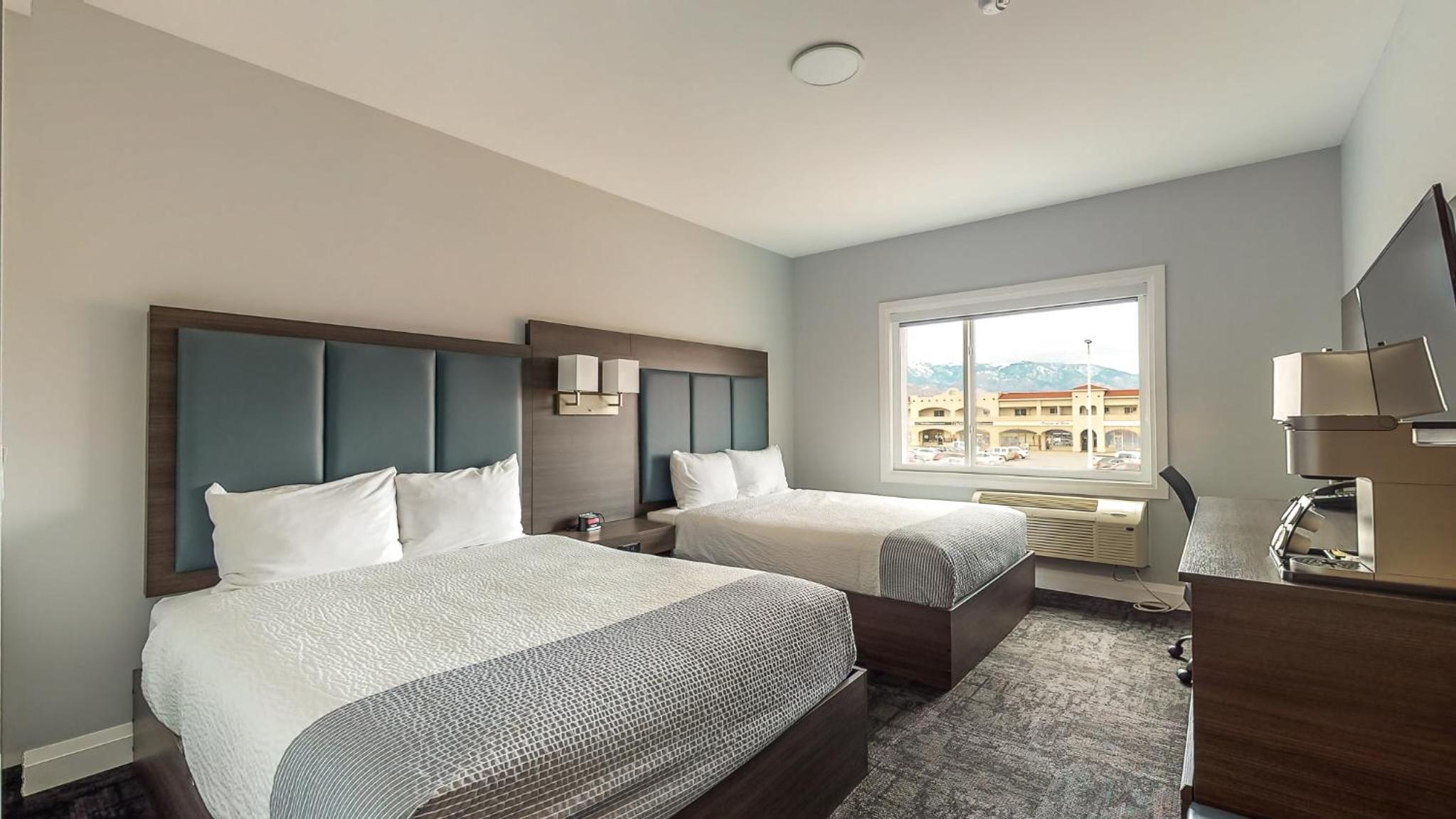 Quadruple Room with Two Queen Beds and Mountain View - Non Smoking/Interior Hall