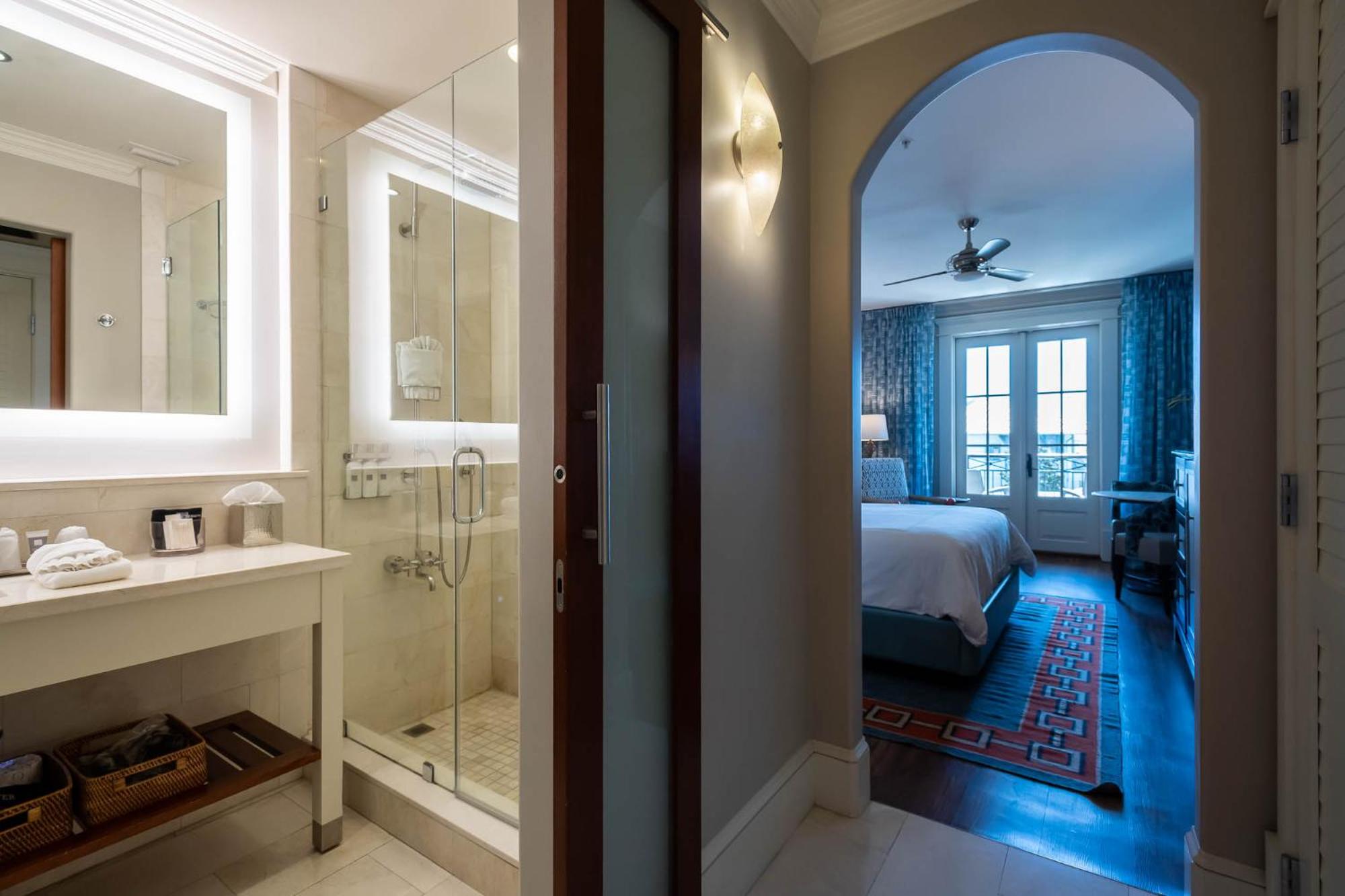 Standard King Room photo 3