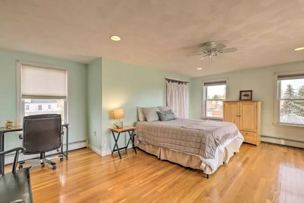 Three-Bedroom Apartment photo 2