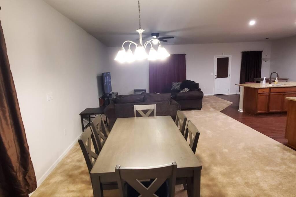 Three-Bedroom House photo 2