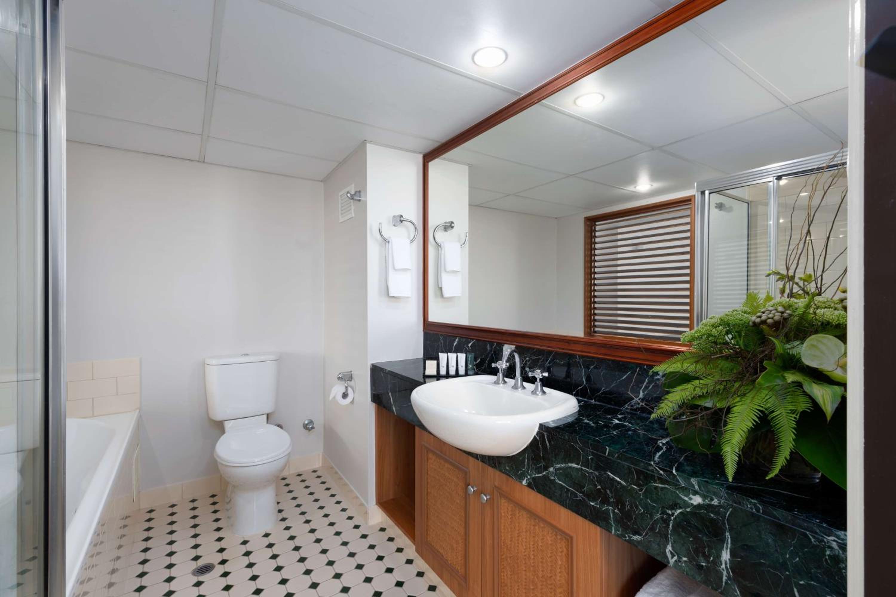 Executive King Suite - Photo 6