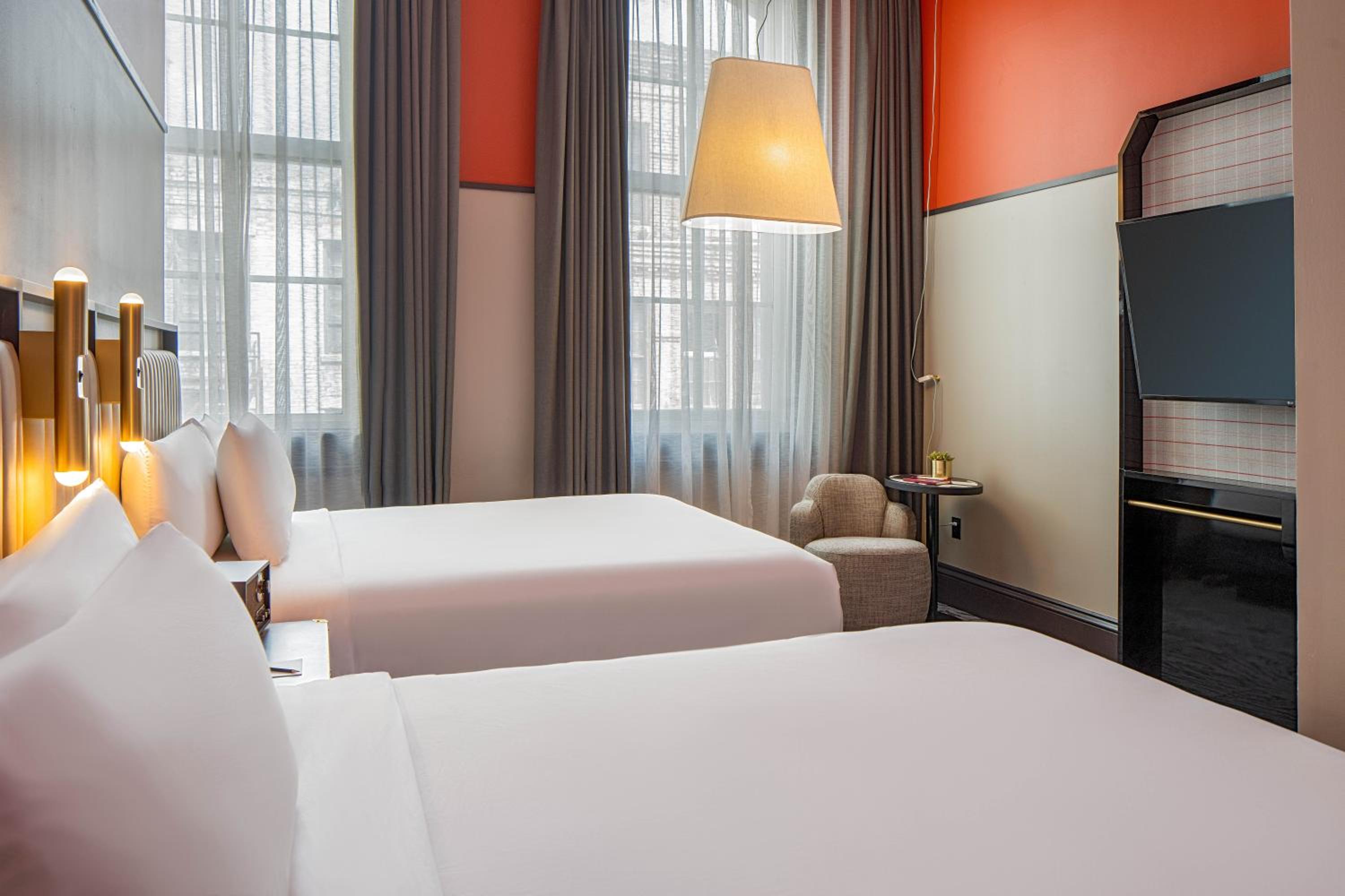 Queen Room with Two Queen Beds - Photo 2