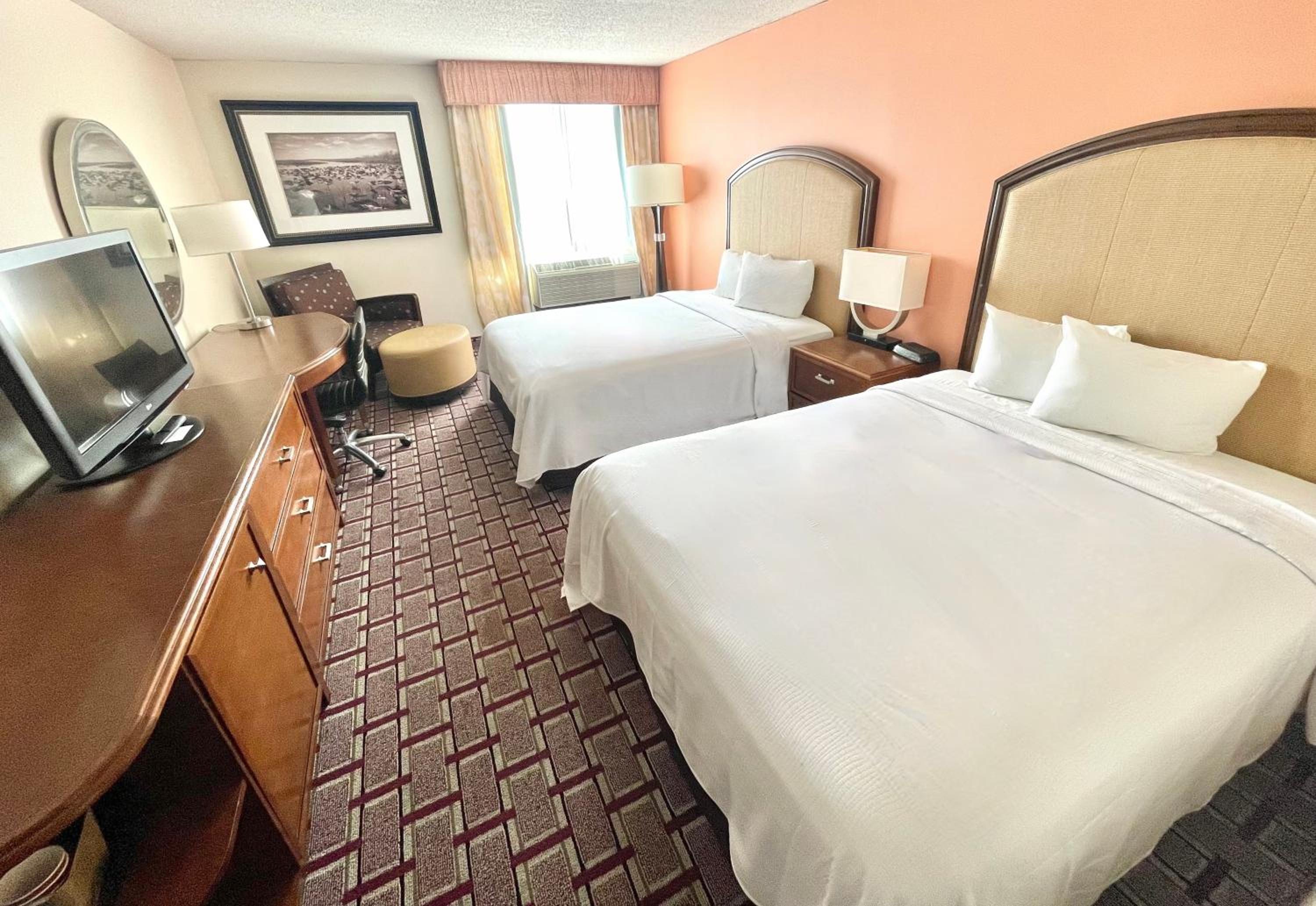 Deluxe Queen Room - Photo 2