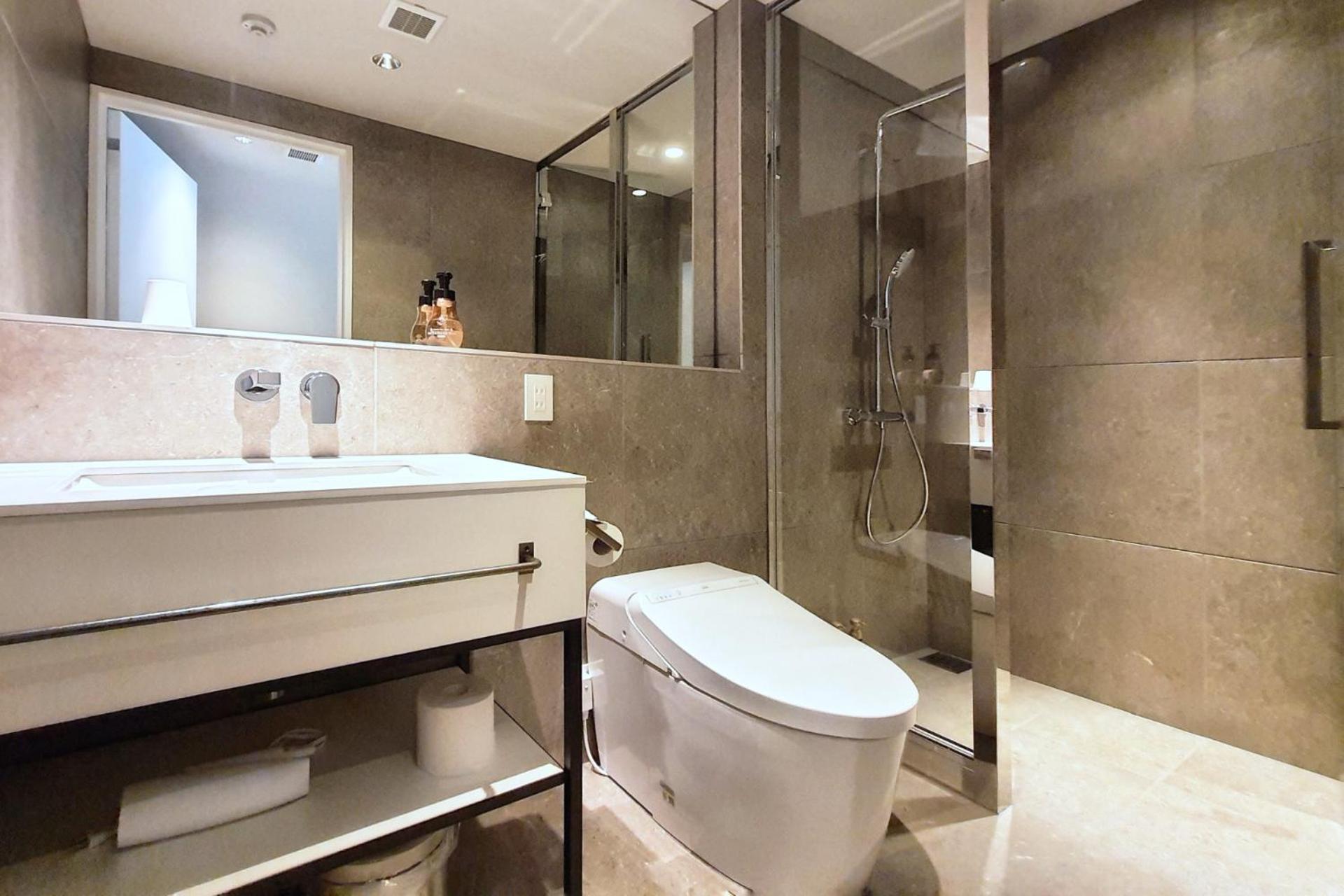 Two-Bedroom Suite photo 2