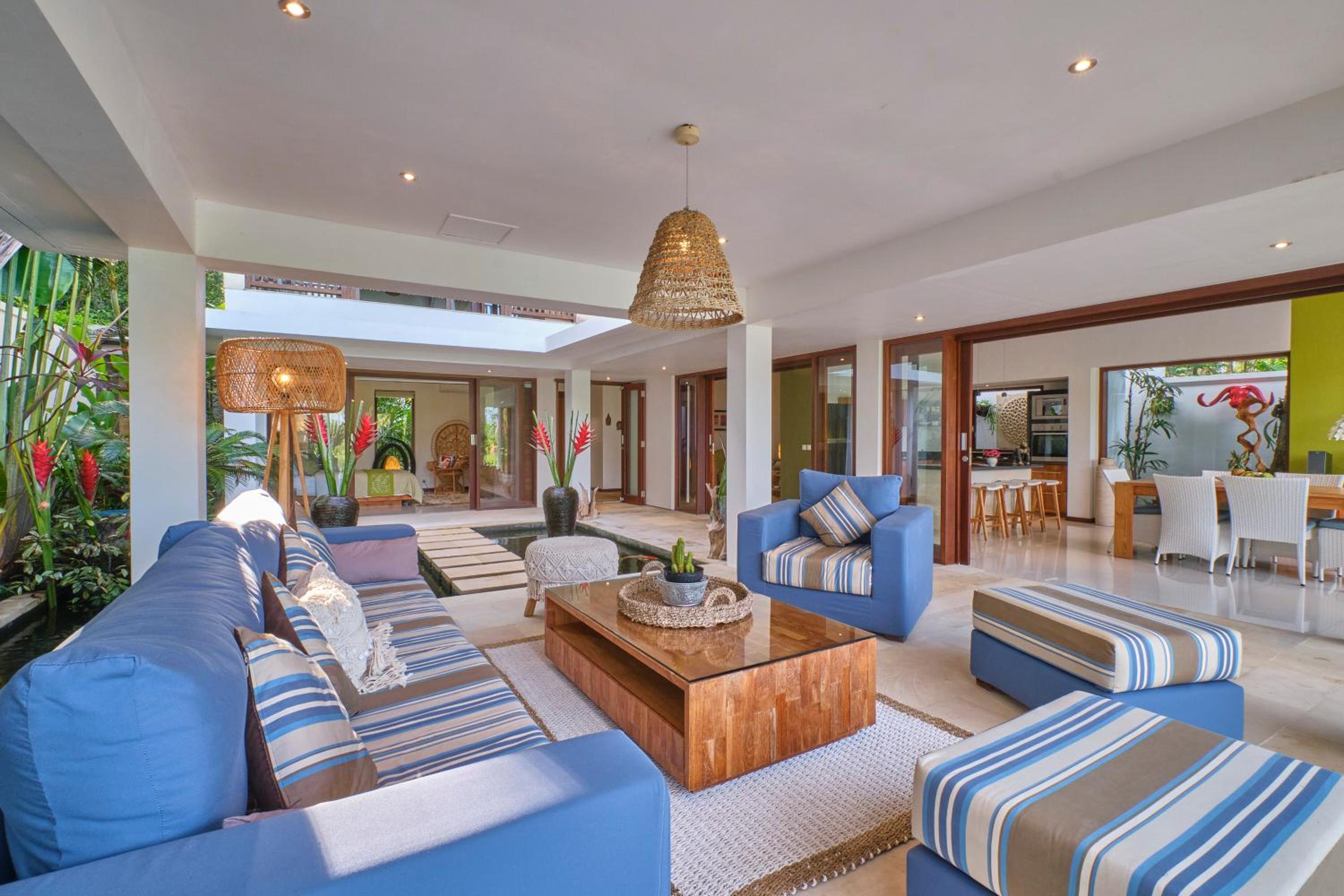 Luxury Villa with Private Pool - Photo 1