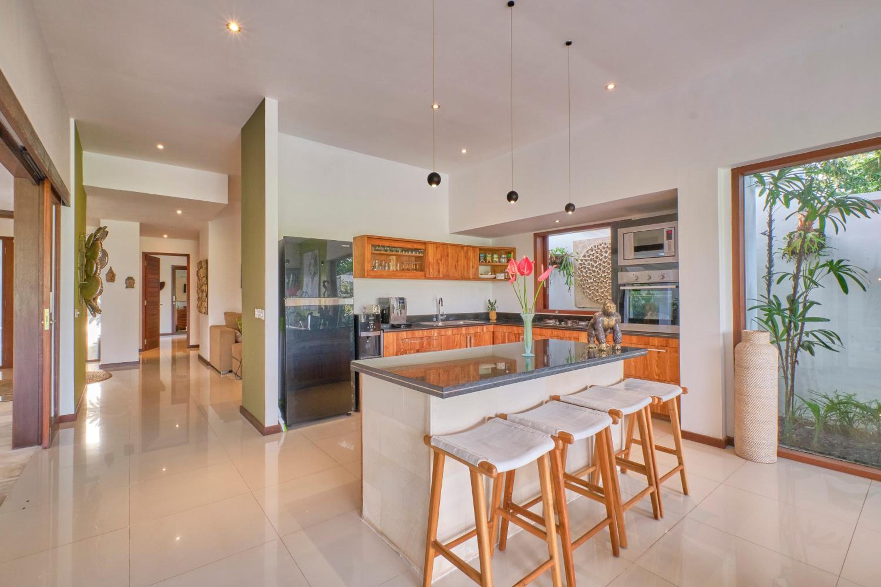 Luxury Villa with Private Pool - Photo 34