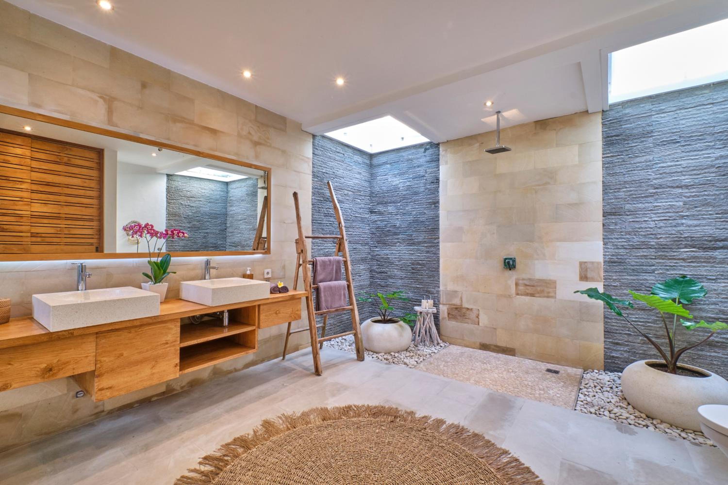 Luxury Villa with Private Pool - Photo 31